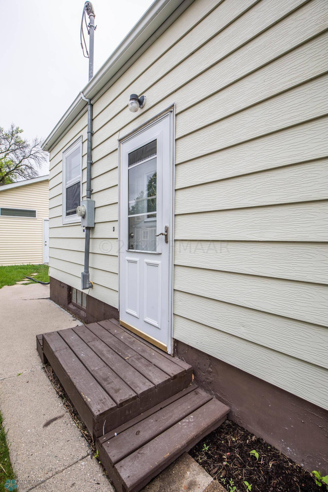 321 Elmwood Ave S, Fargo