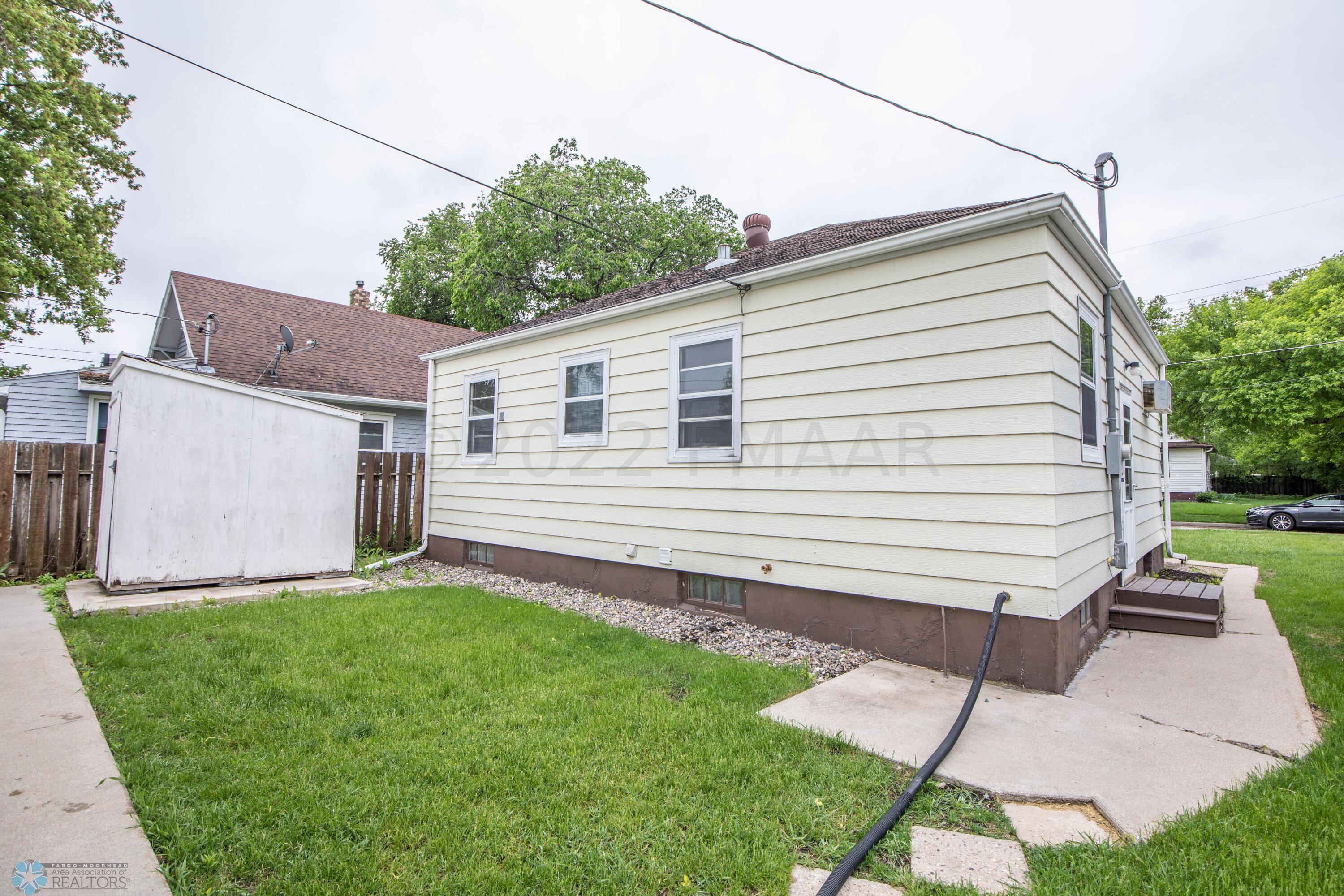 321 Elmwood Ave S, Fargo