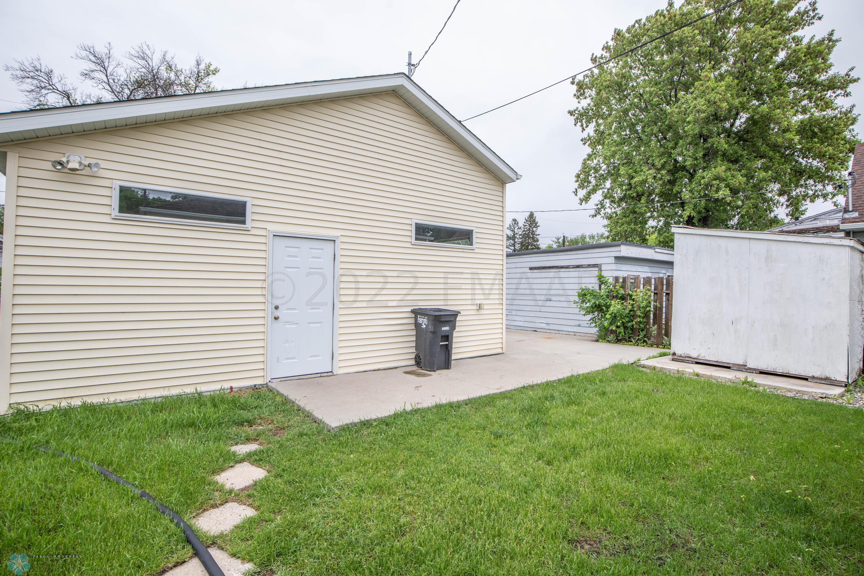 321 Elmwood Ave S, Fargo