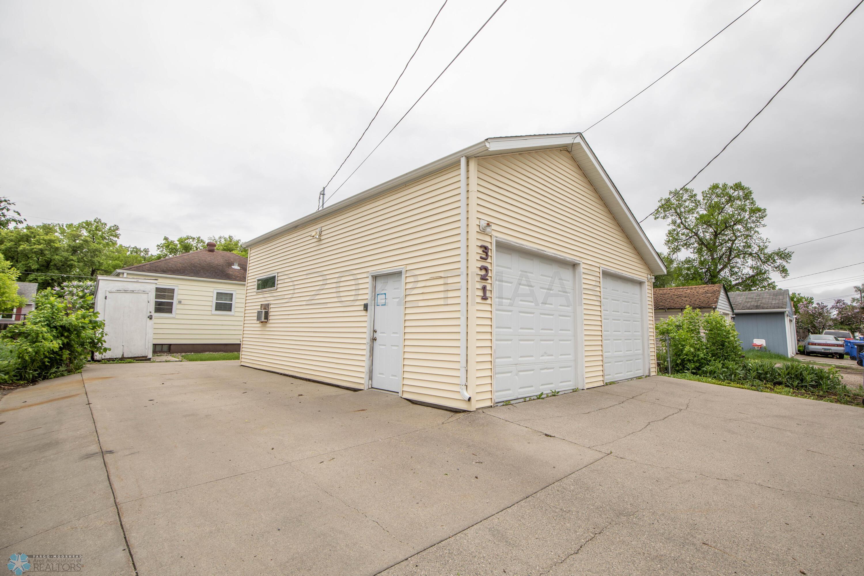 321 Elmwood Ave S, Fargo