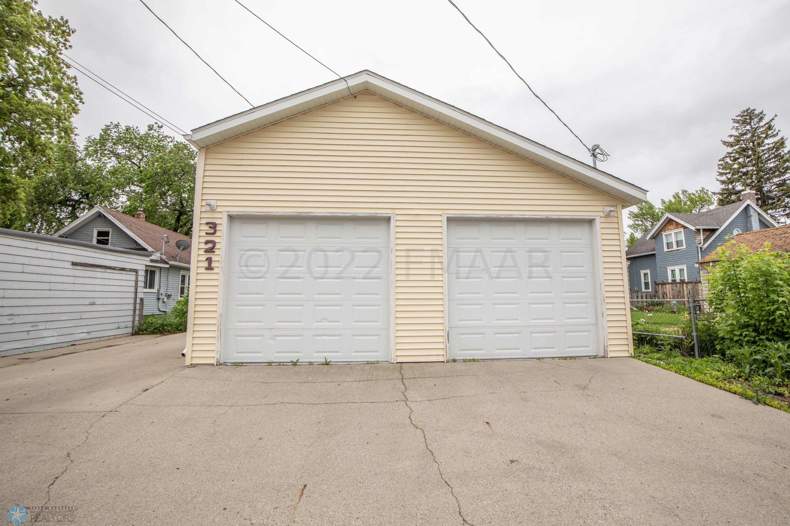 321 Elmwood Ave S, Fargo
