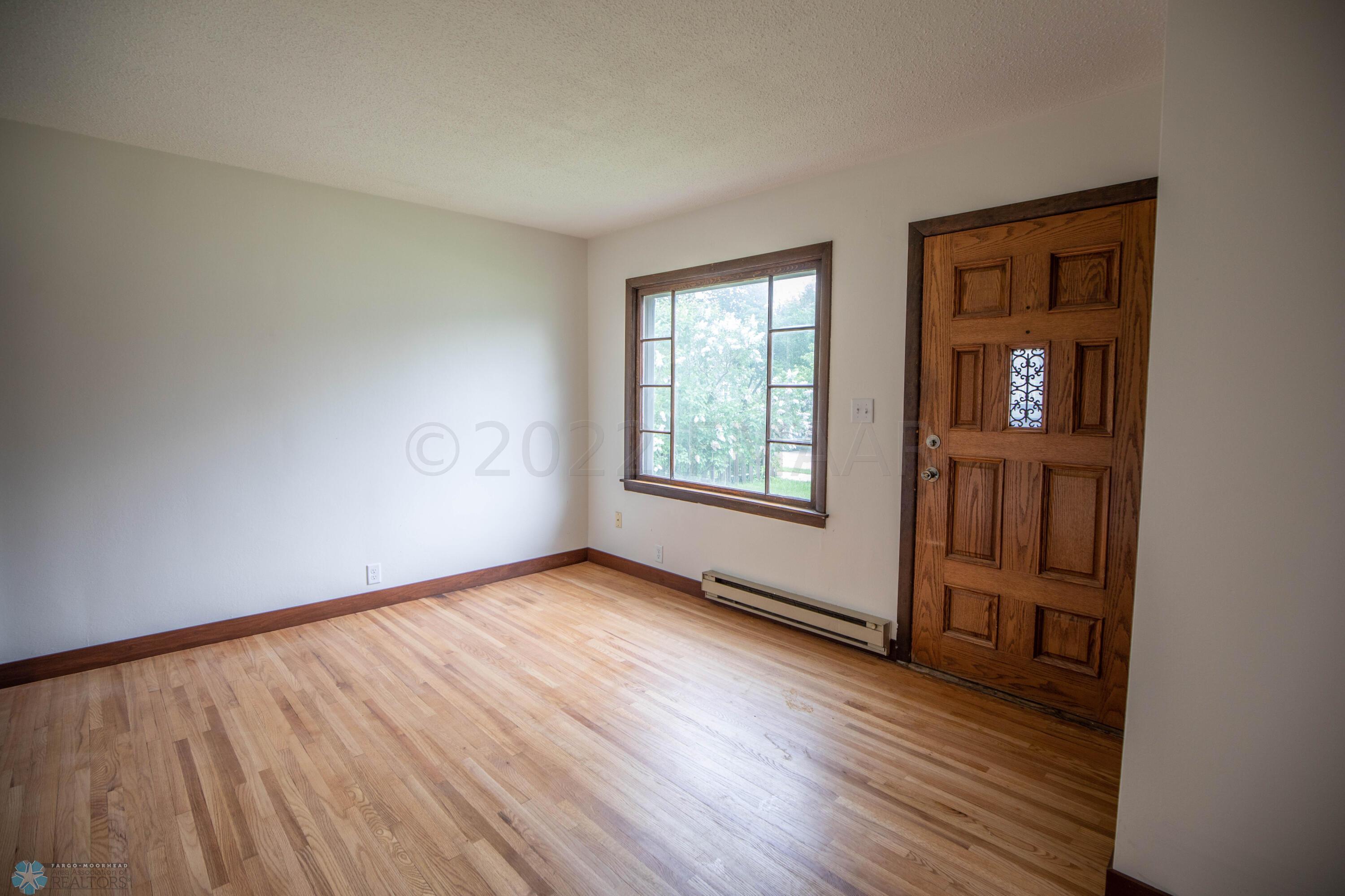 321 Elmwood Ave S, Fargo