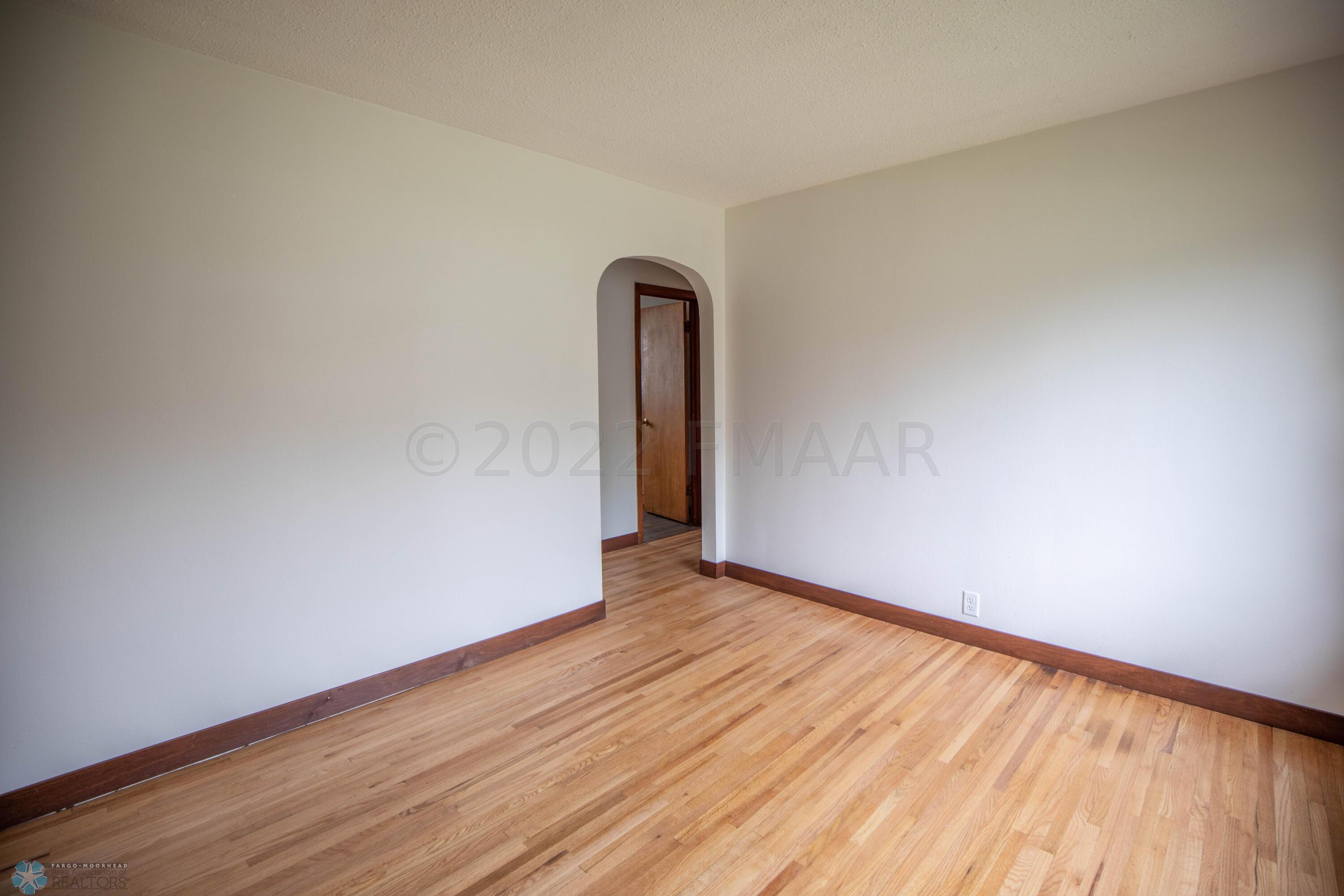 321 Elmwood Ave S, Fargo
