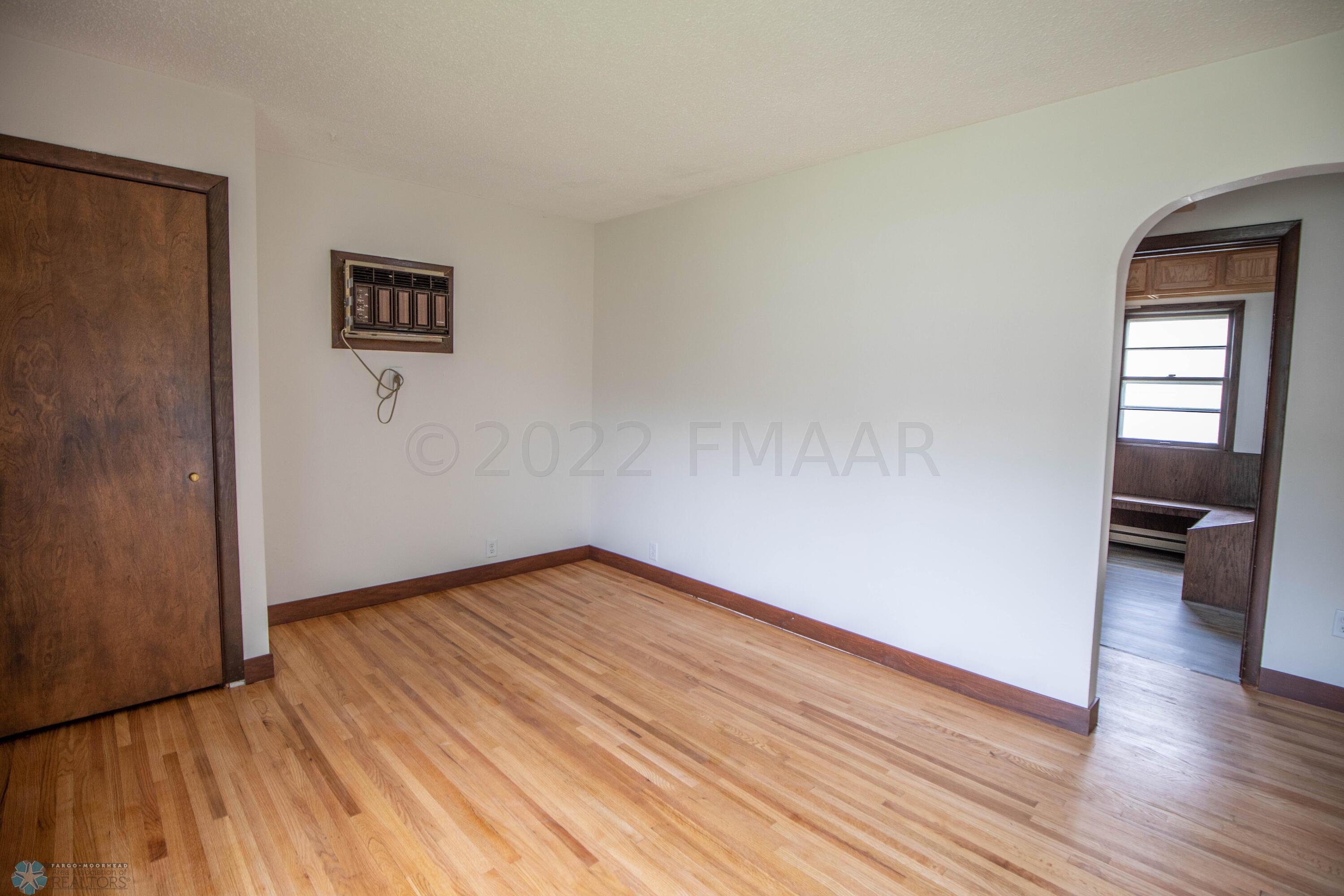 321 Elmwood Ave S, Fargo