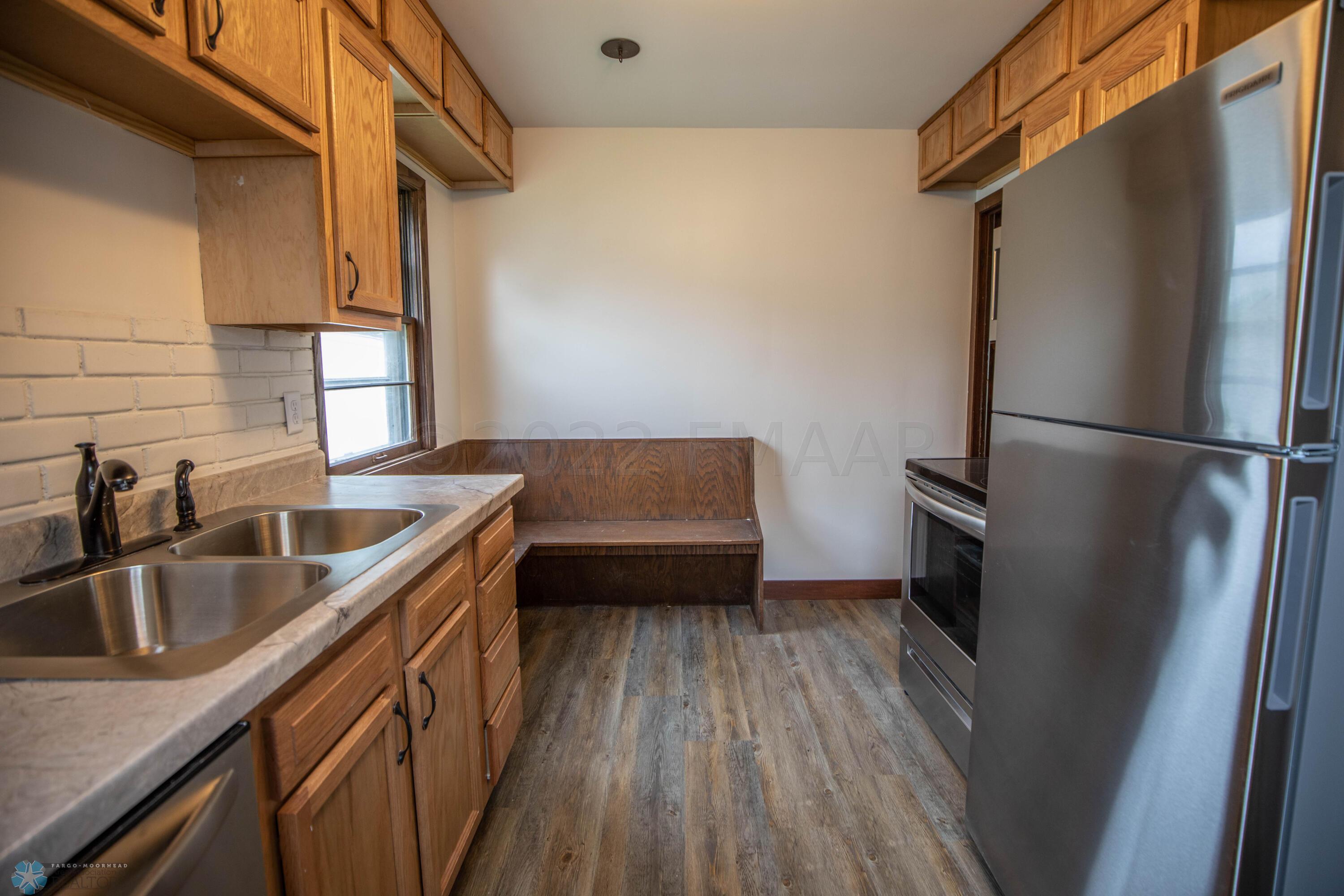 321 Elmwood Ave S, Fargo