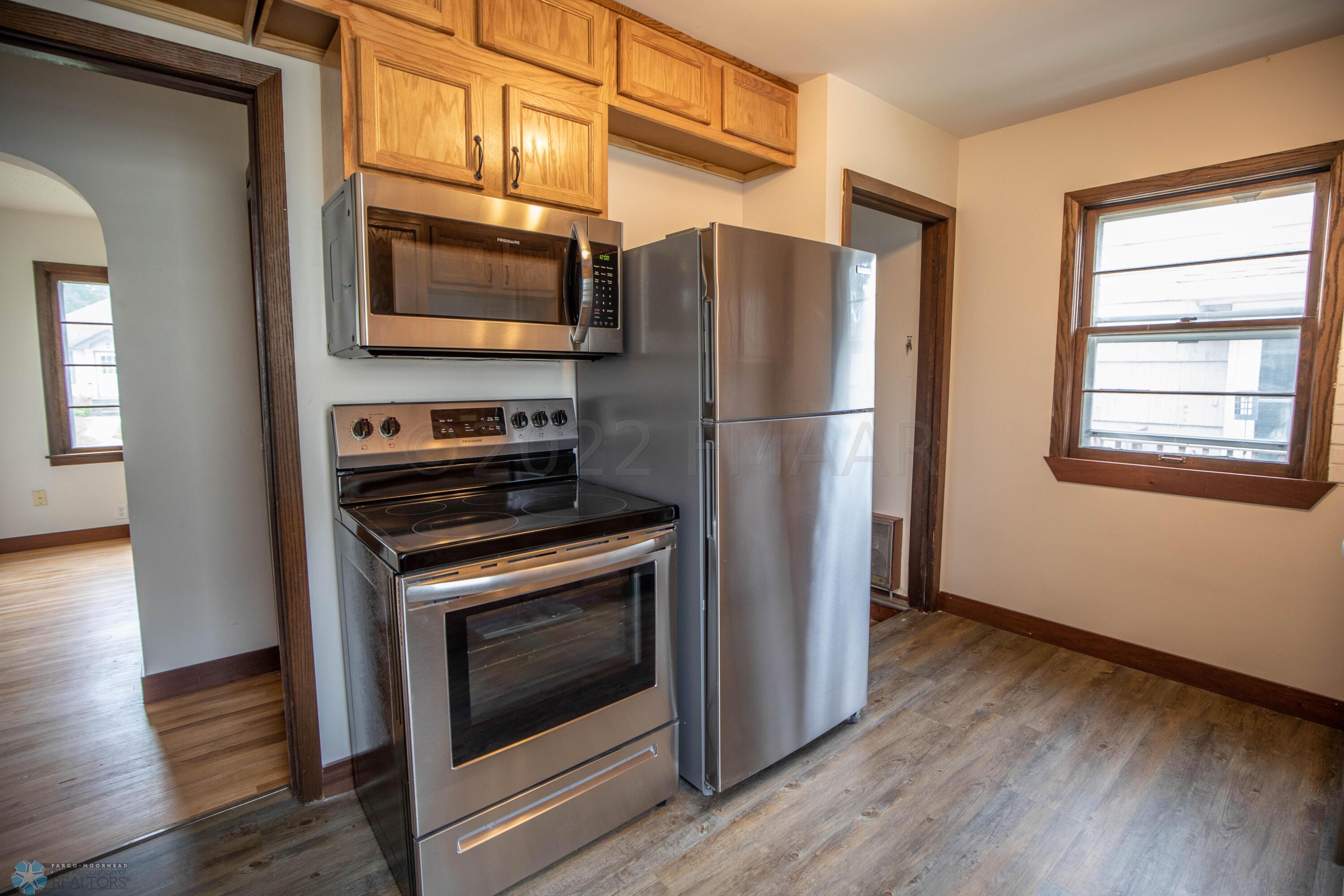 321 Elmwood Ave S, Fargo