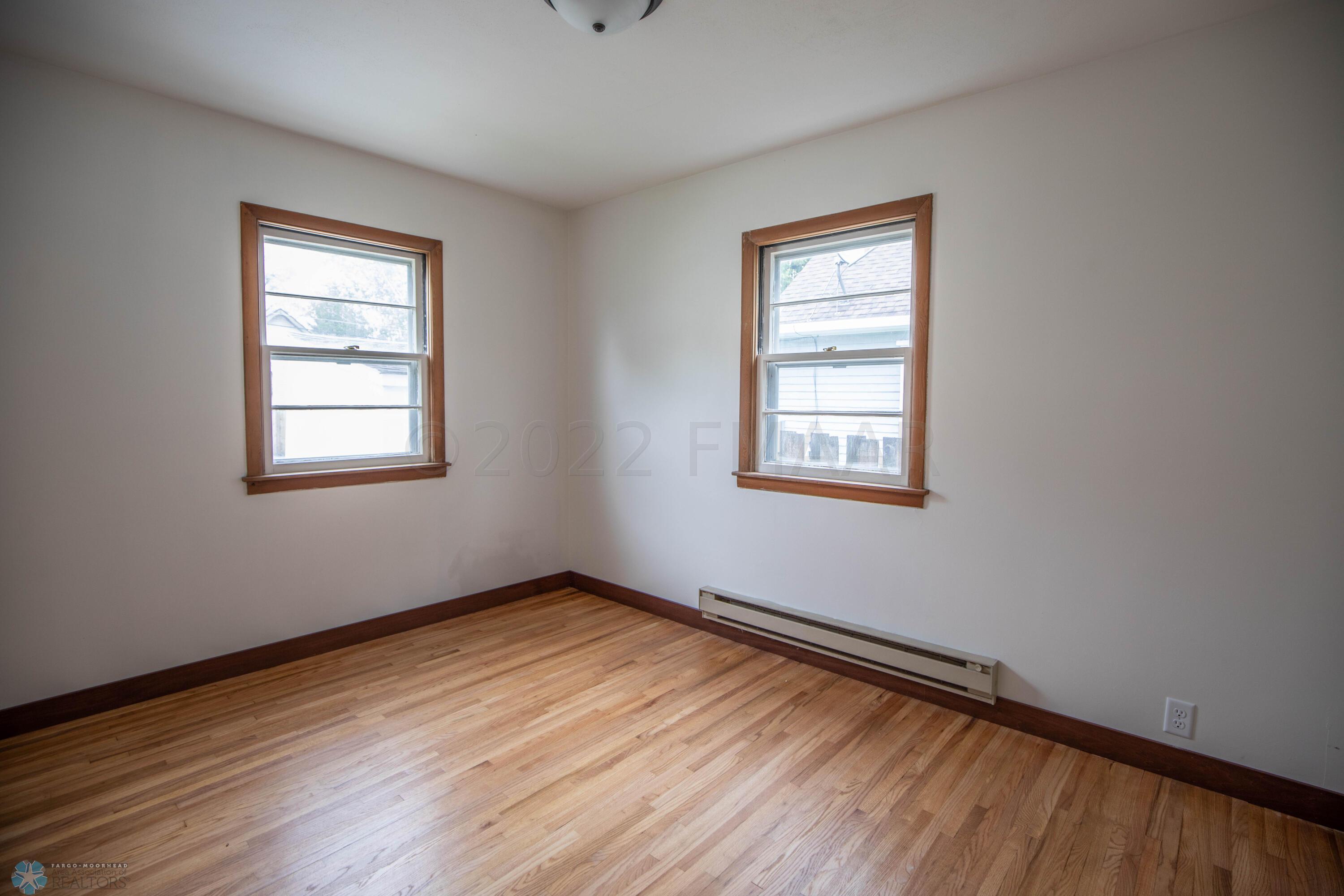 321 Elmwood Ave S, Fargo