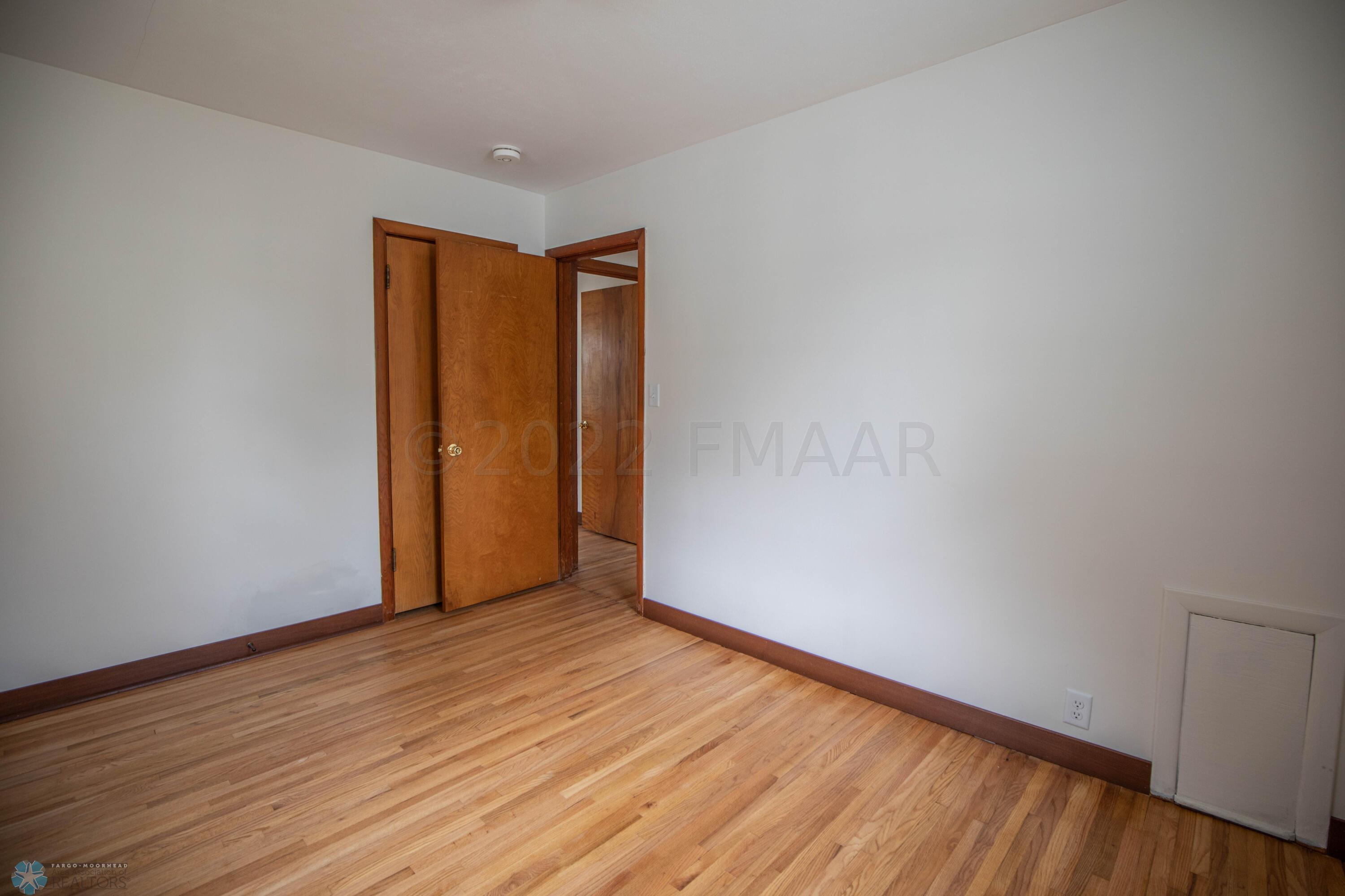 321 Elmwood Ave S, Fargo