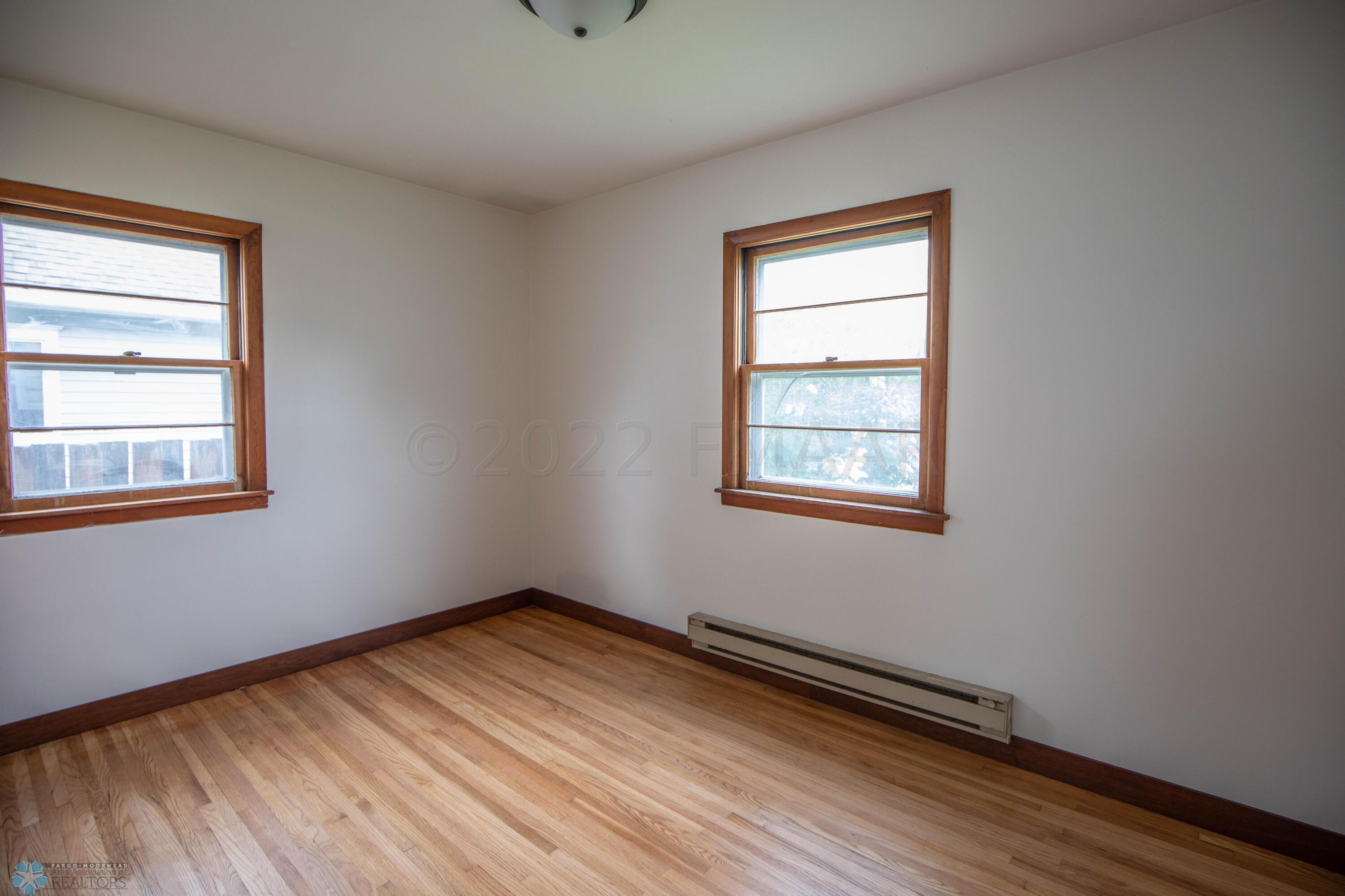 321 Elmwood Ave S, Fargo