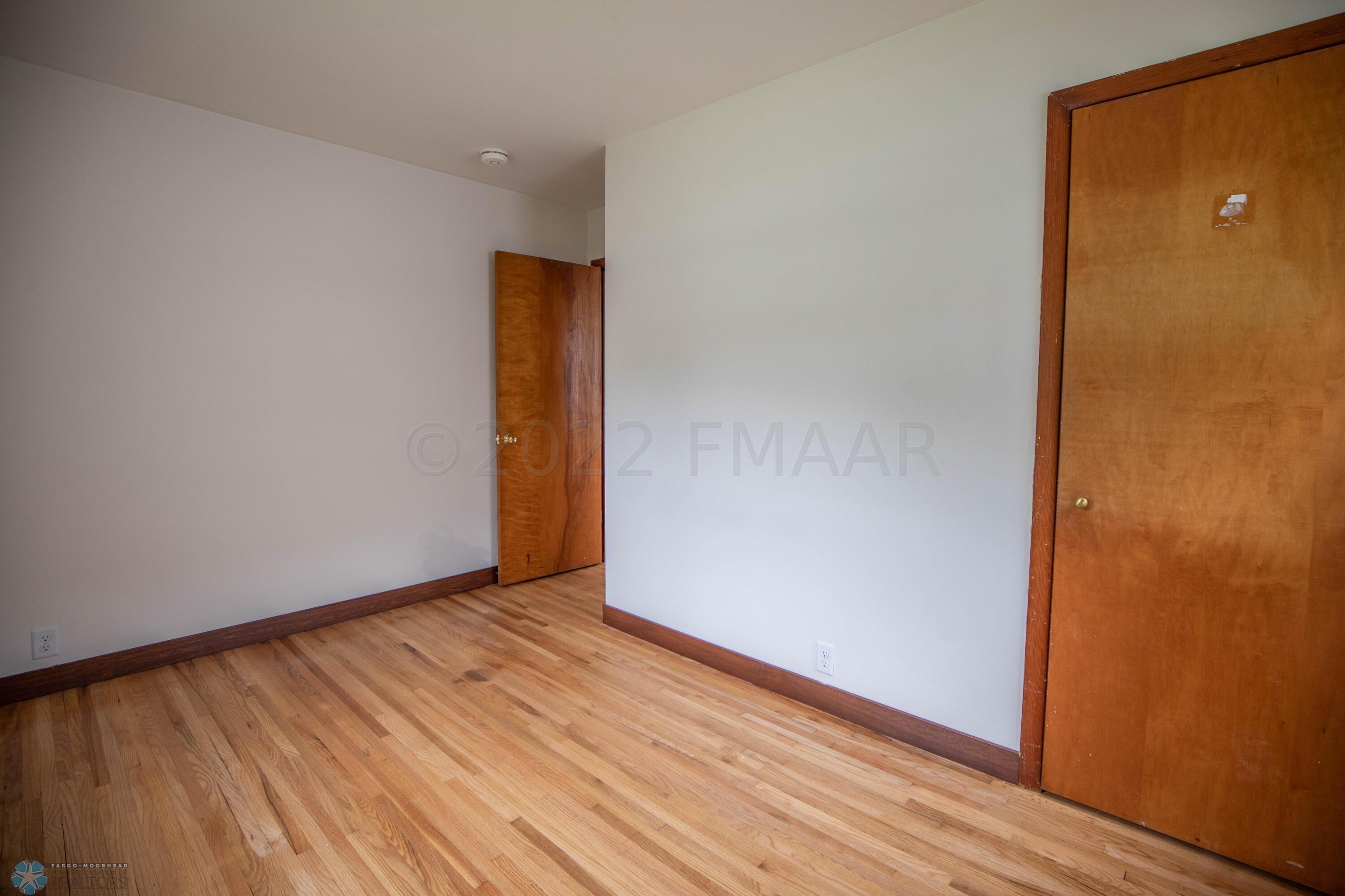 321 Elmwood Ave S, Fargo