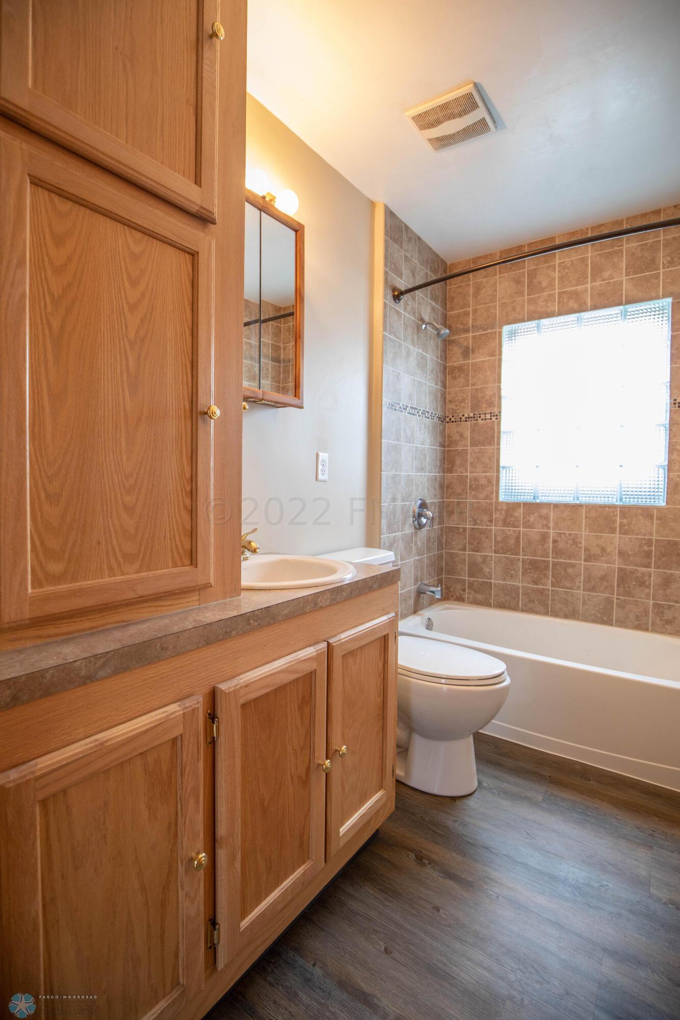 321 Elmwood Ave S, Fargo