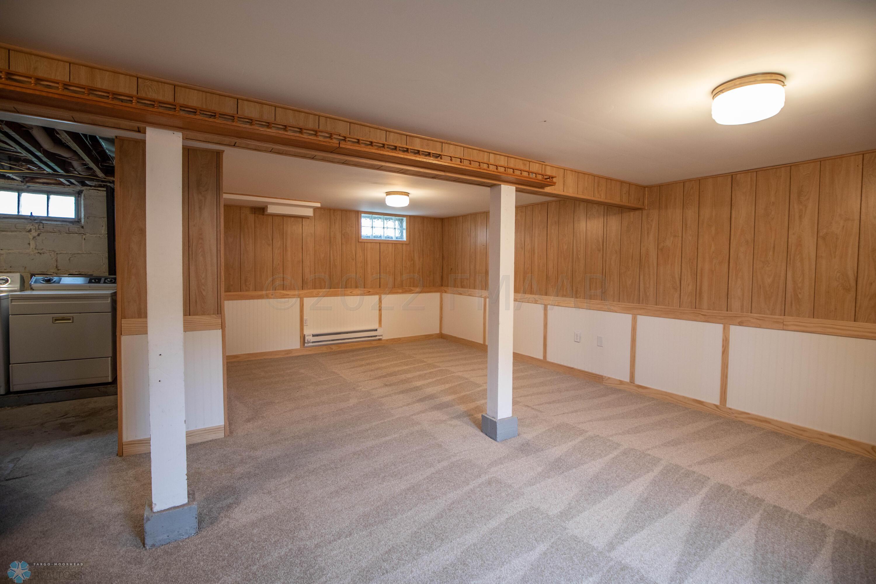 321 Elmwood Ave S, Fargo