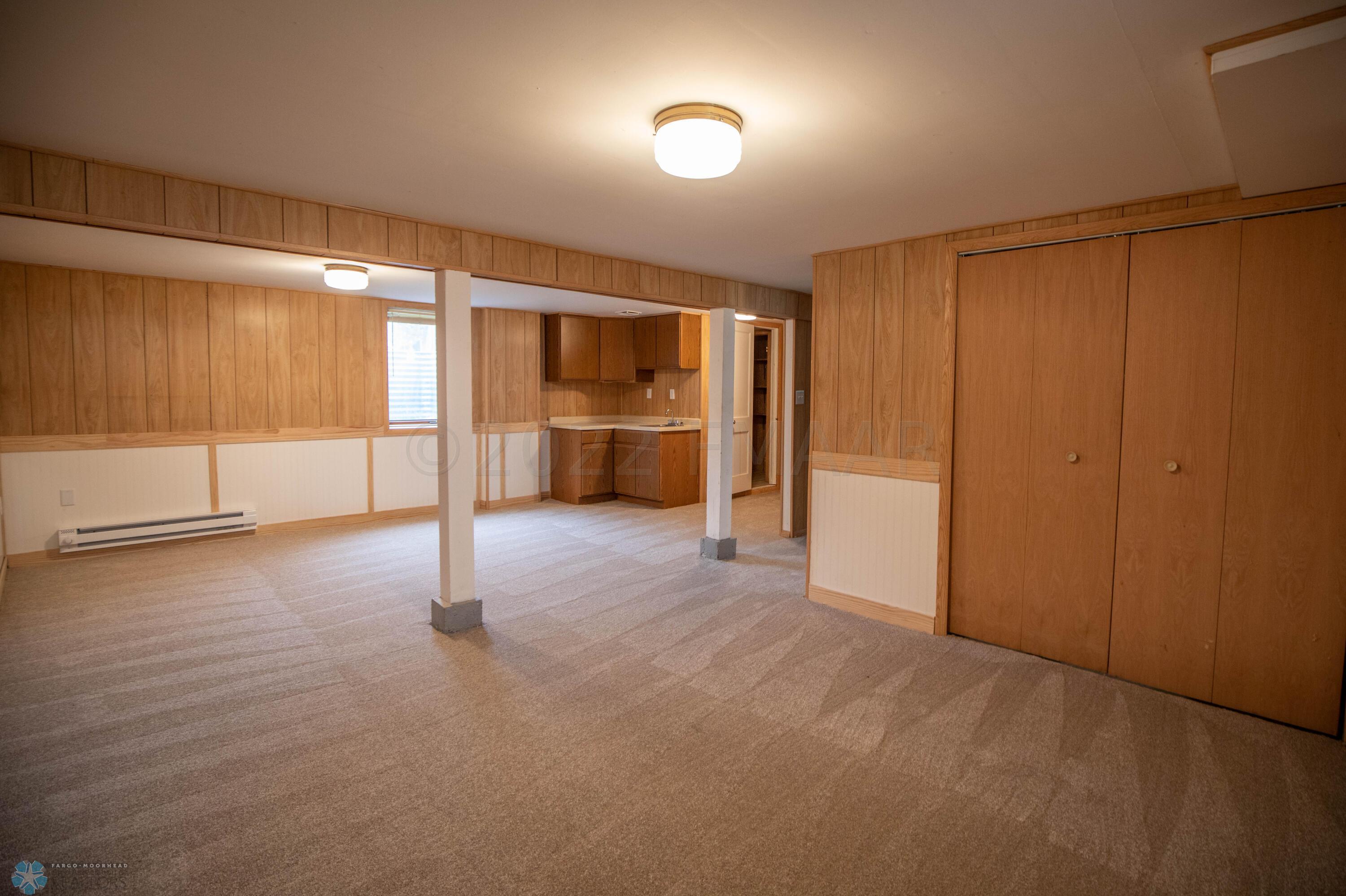 321 Elmwood Ave S, Fargo