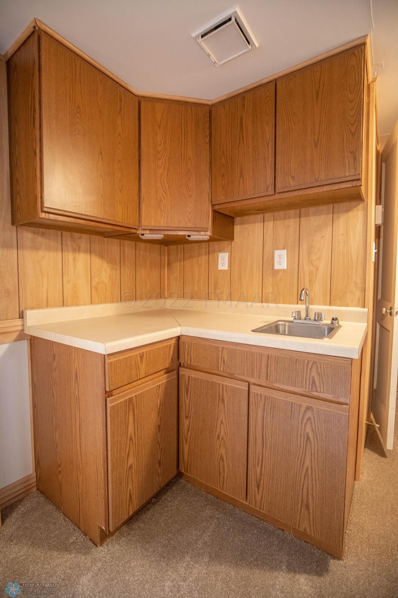321 Elmwood Ave S, Fargo
