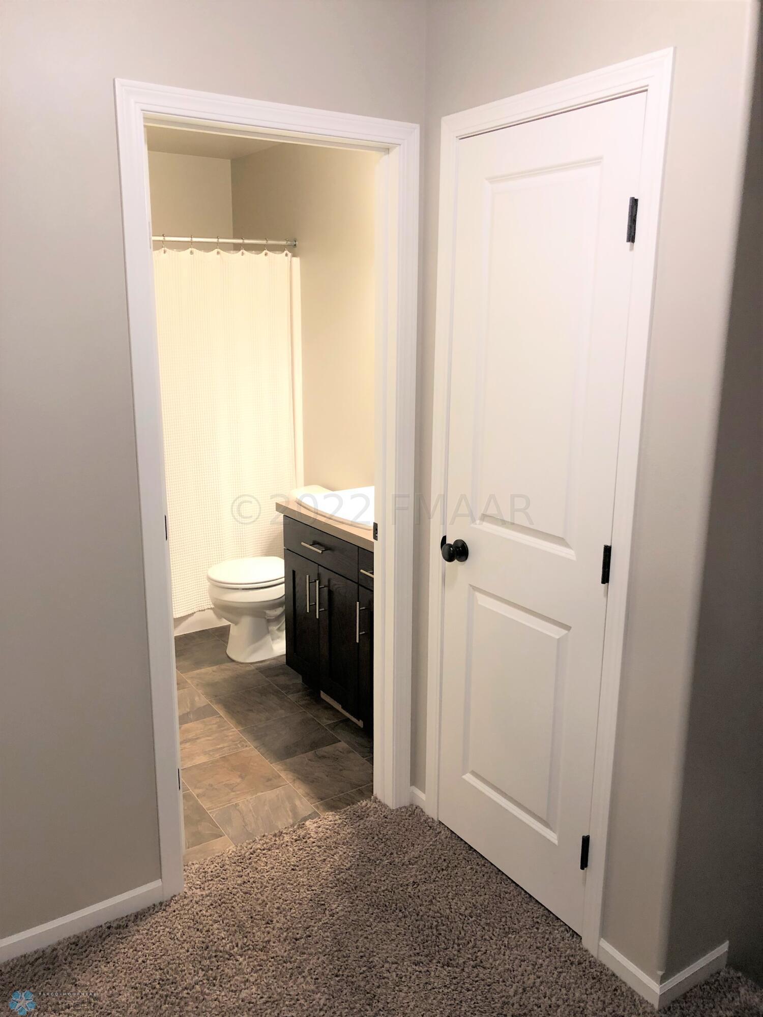 Upper Level Bathroom & Closet