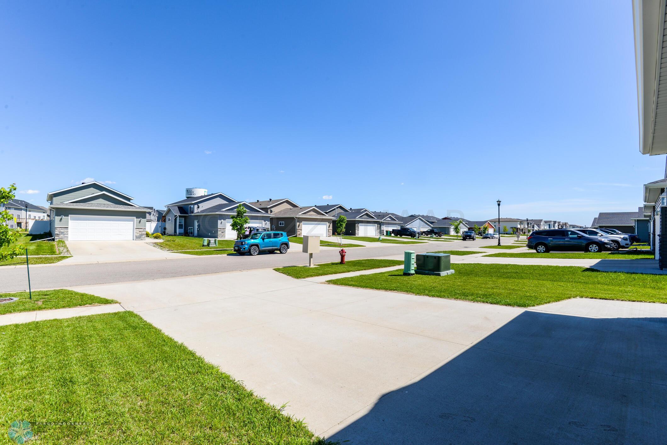 Driveway/Neighborhood