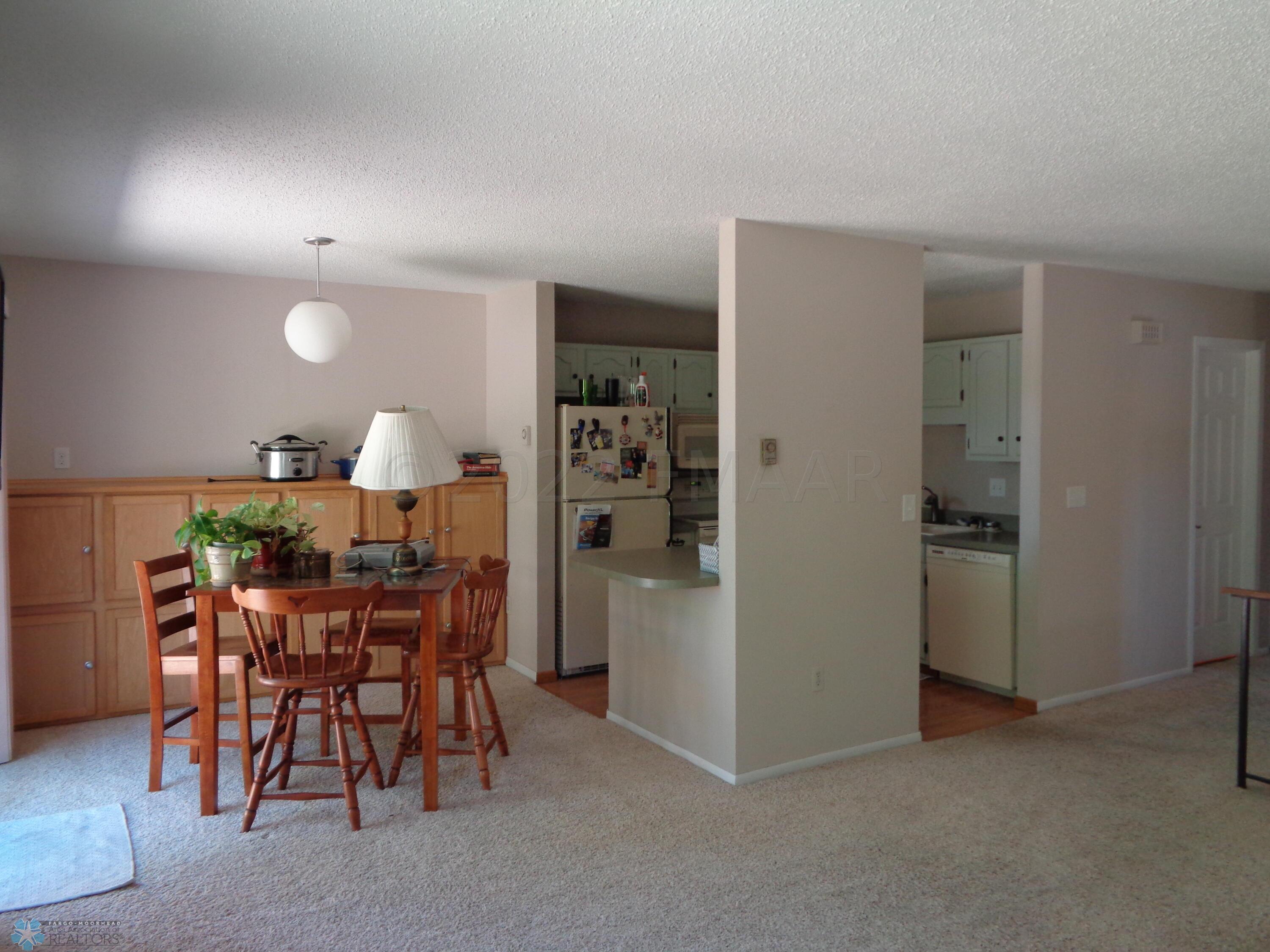 Dining & Kitchen