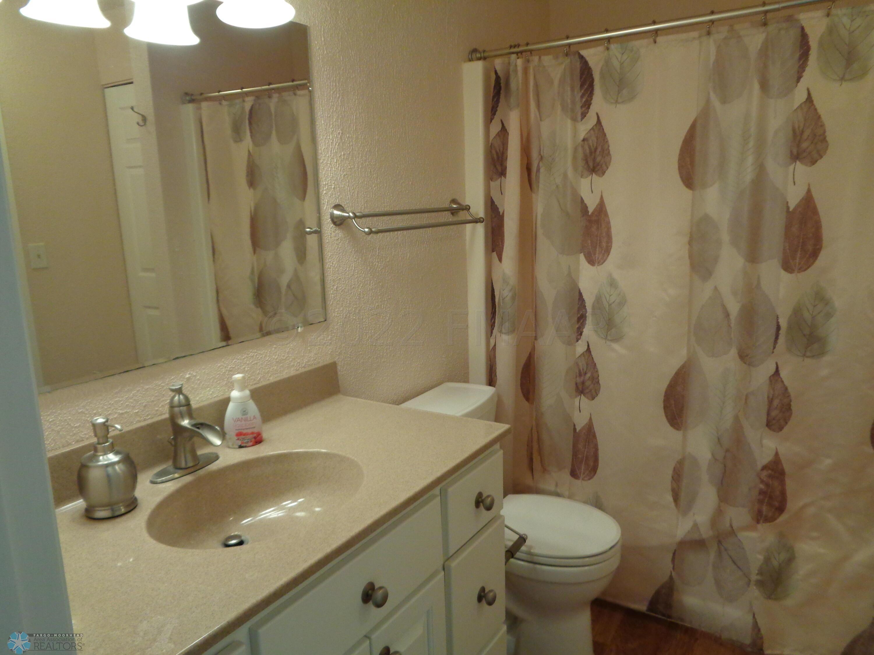 Master/Hollywood Bath