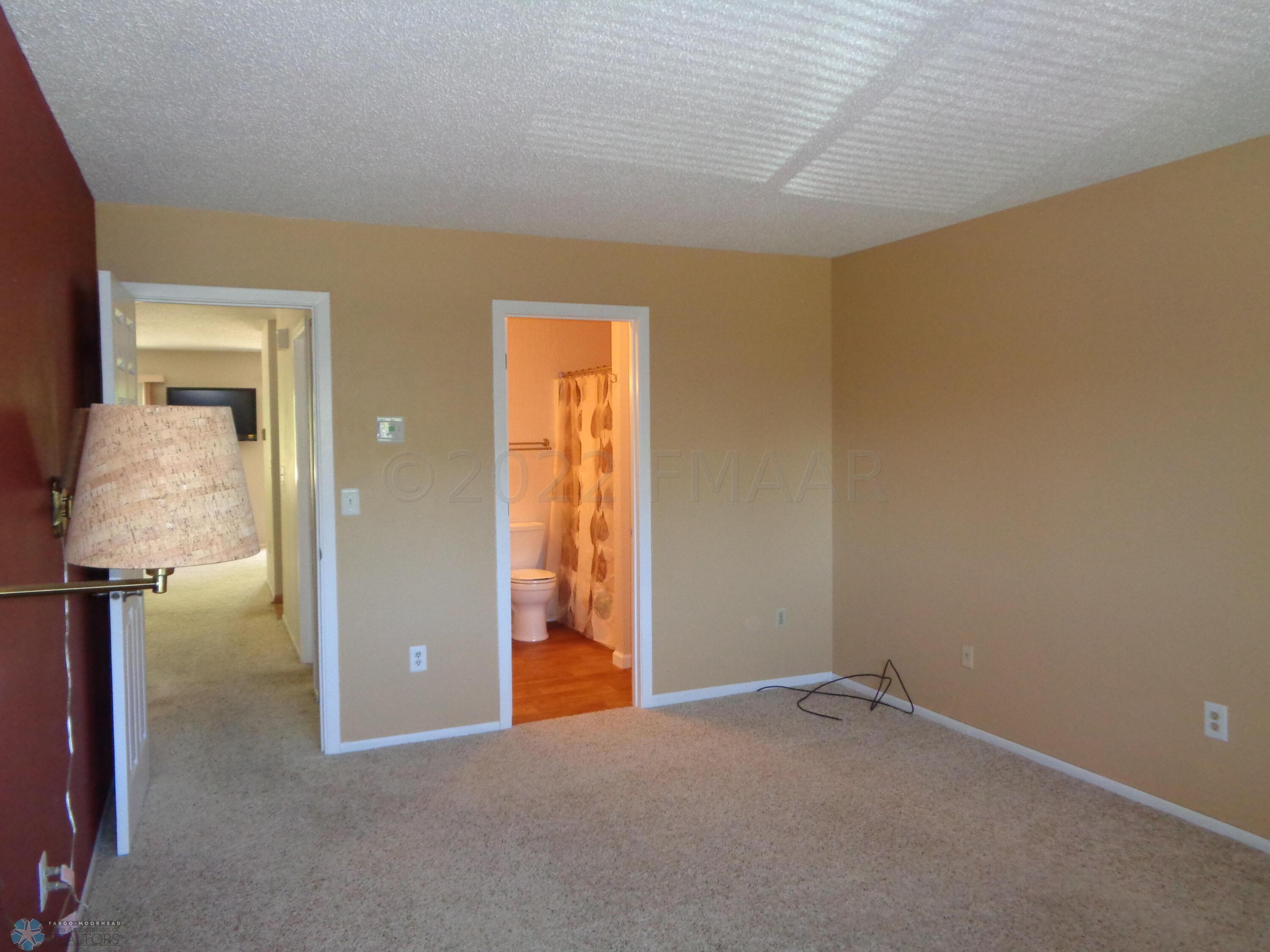 Master Bedroom / Bath