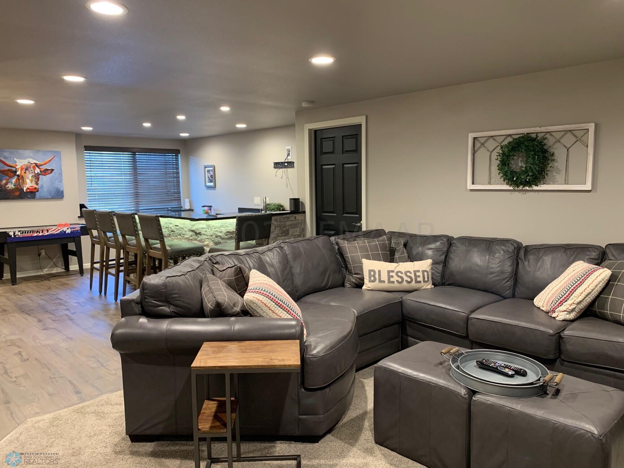 Family room 2