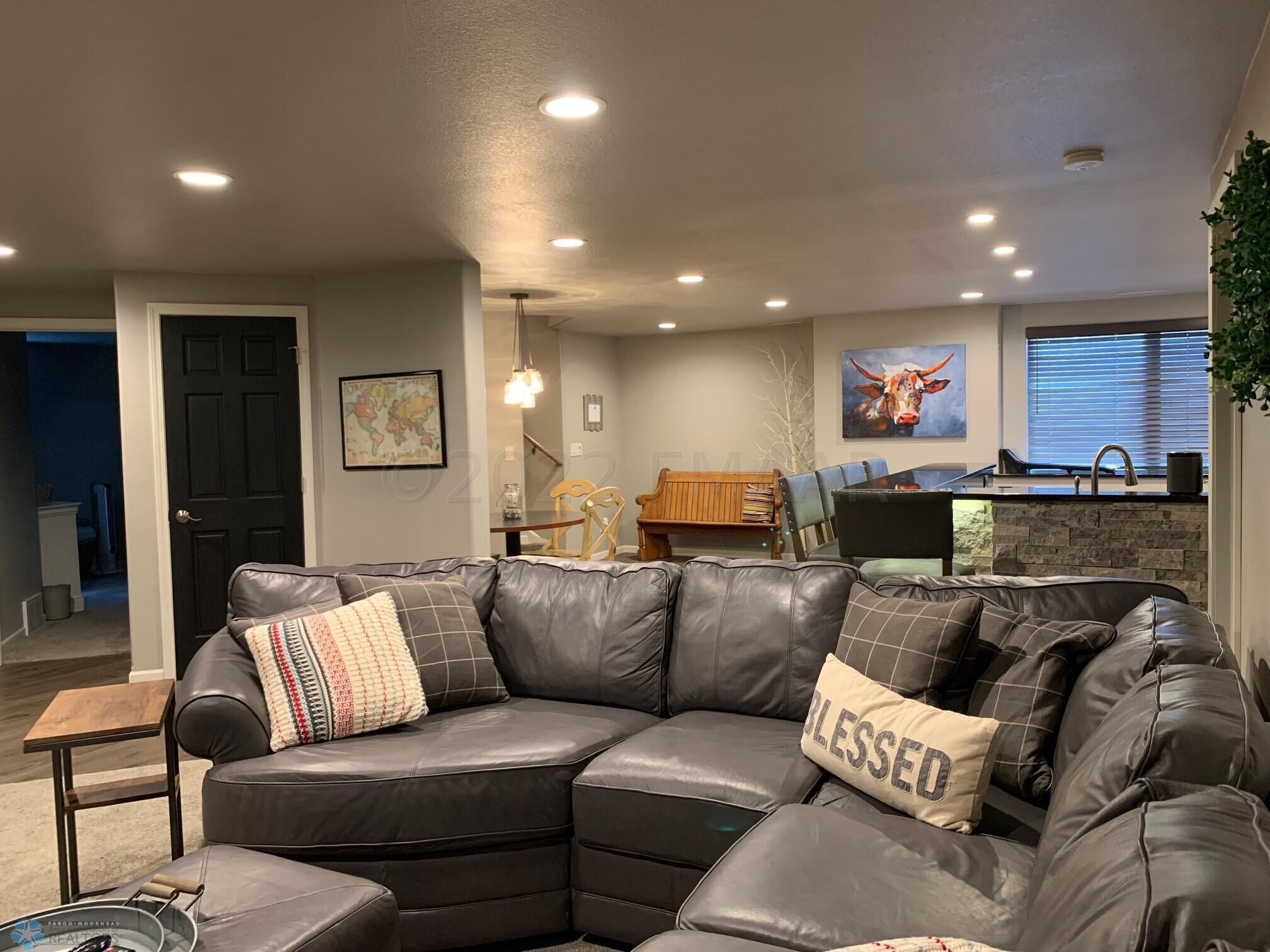 Family room 4