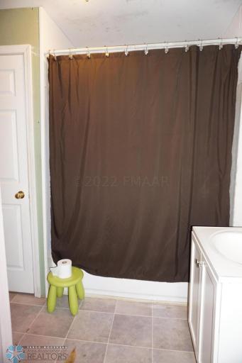 Main floor Full Bath