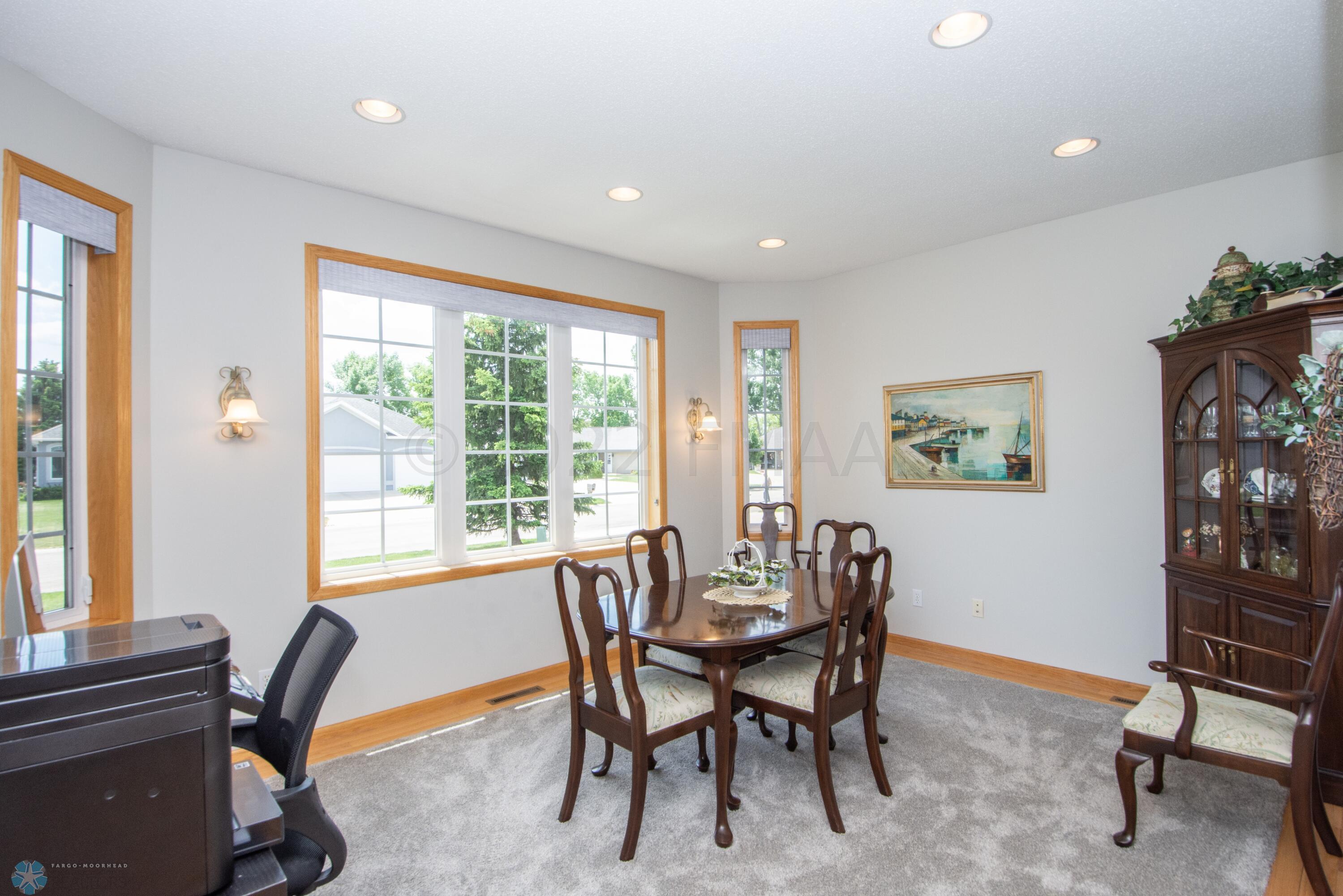 Sunroom/office/den/formal dining