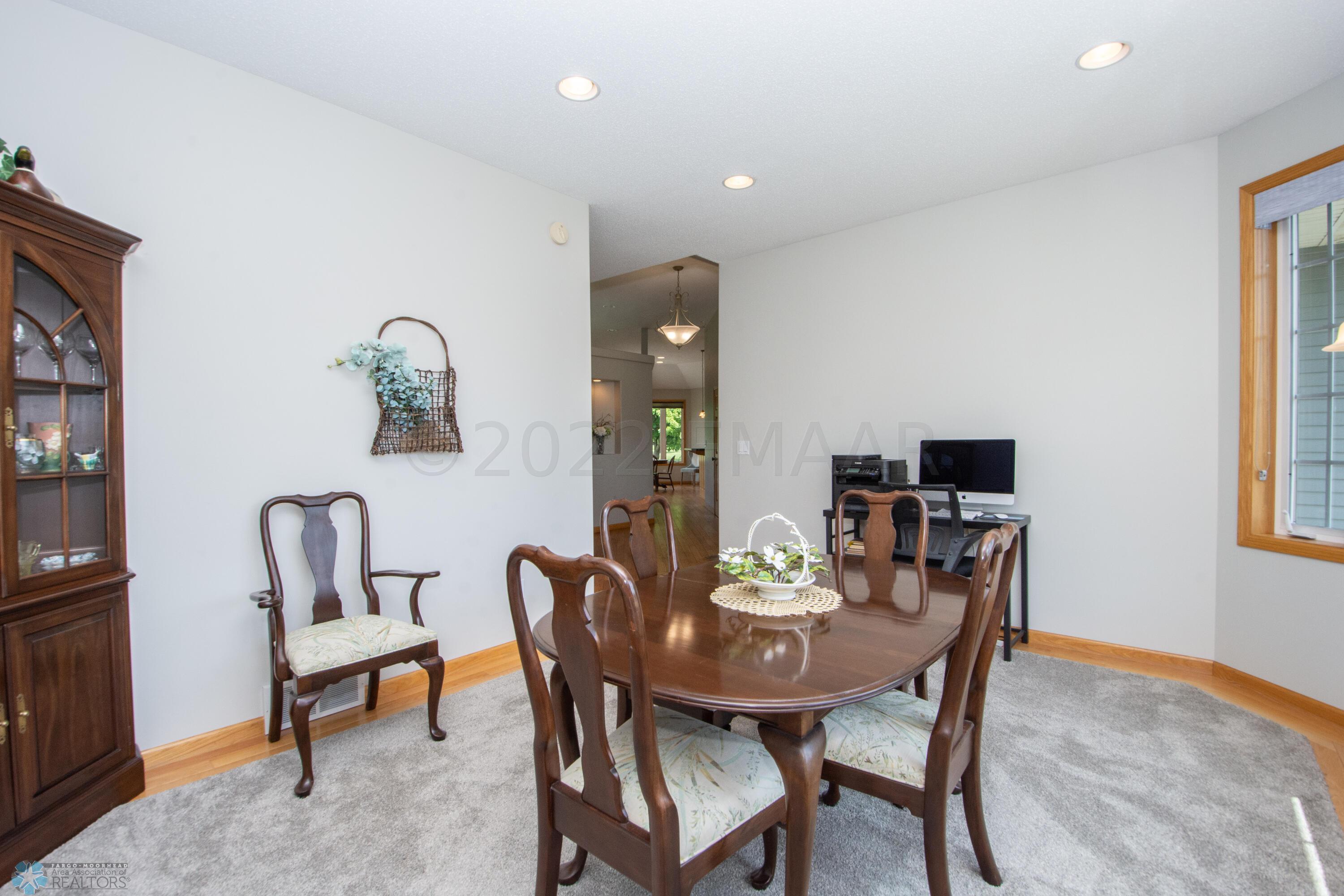 Sunroom/office/den/formal dining