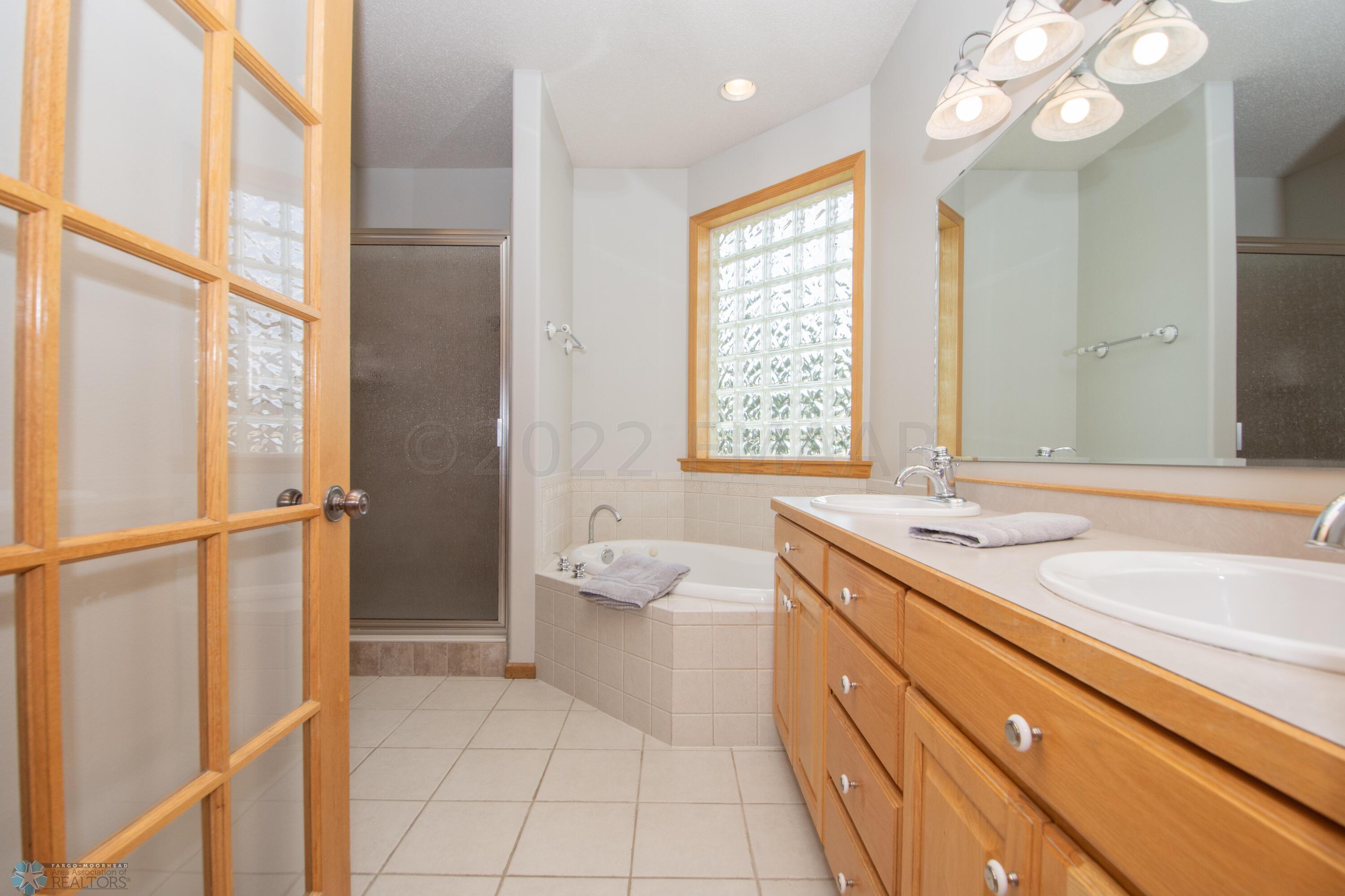 On suite-double vanity/tub/tile shower