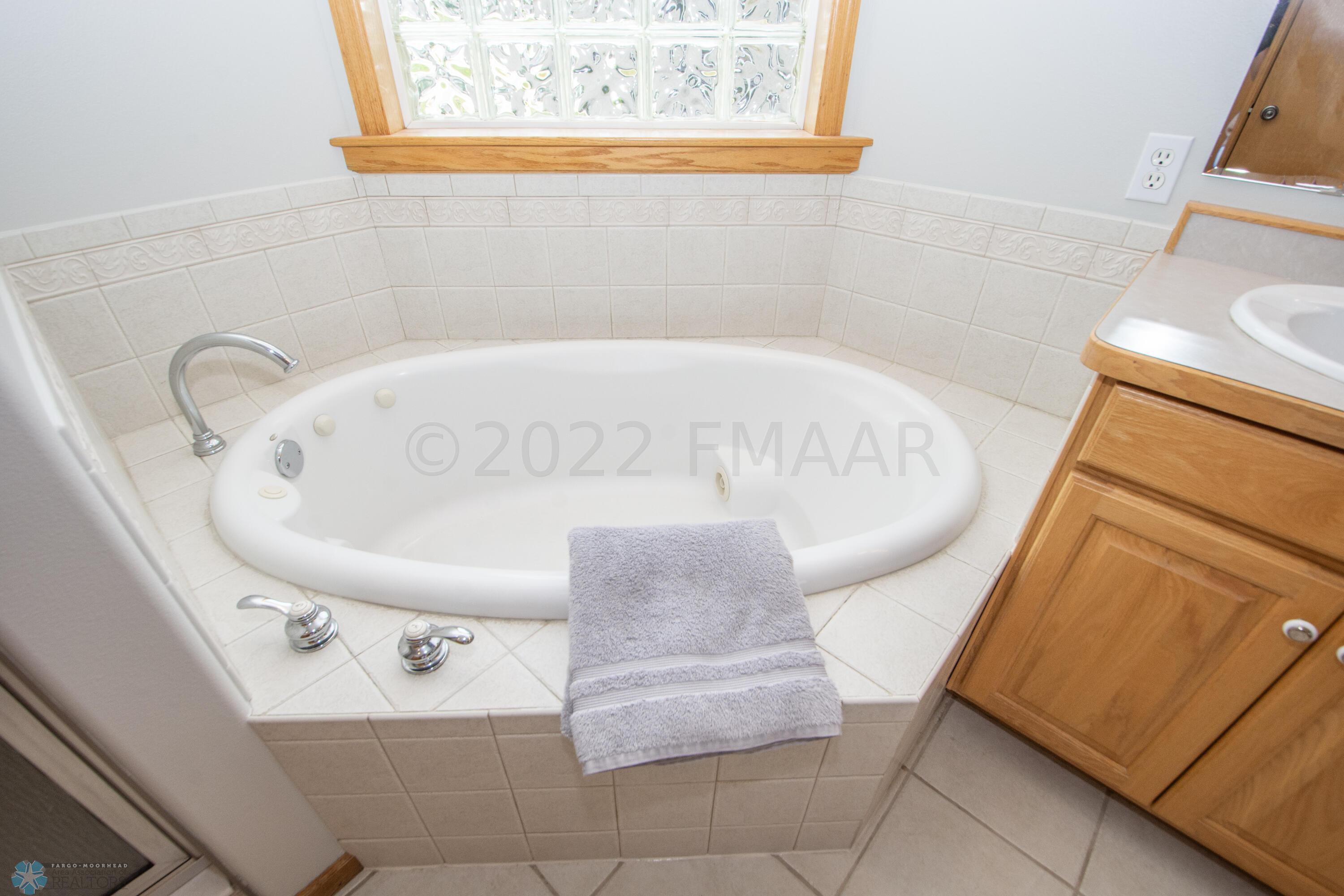 On suite-double vanity/tub/tile shower