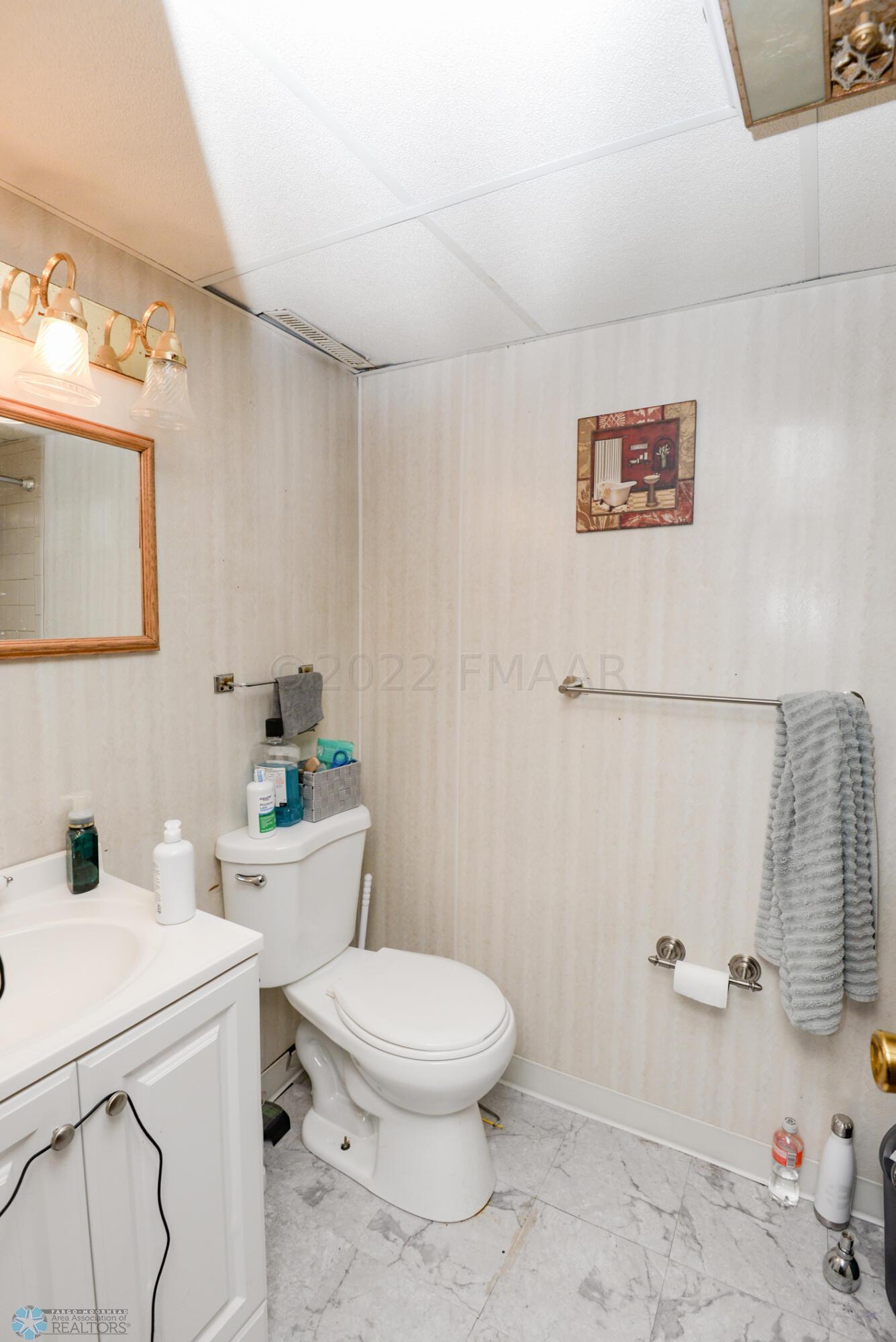 Bathroom 2 Suite