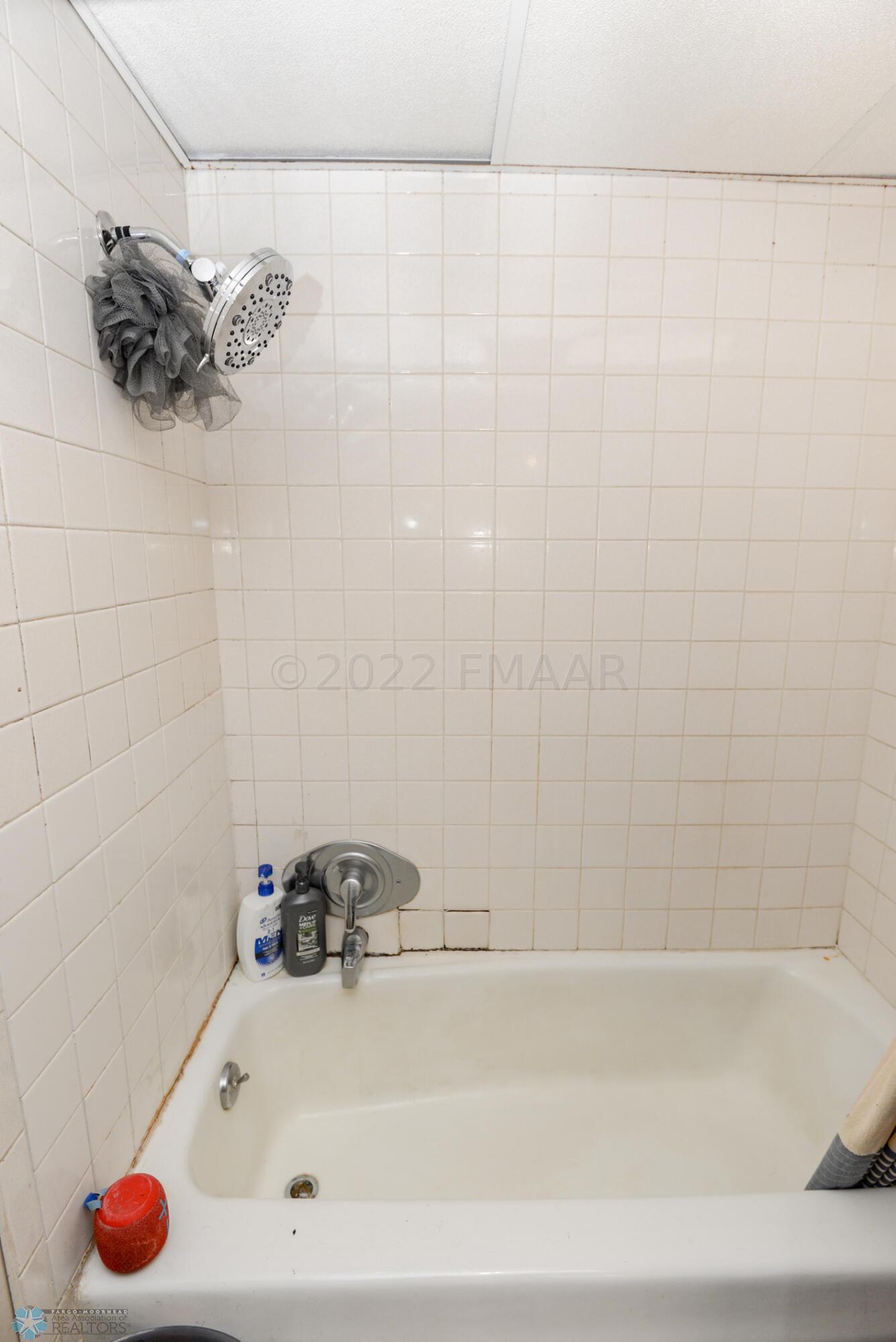 Bathroom 2 Suite