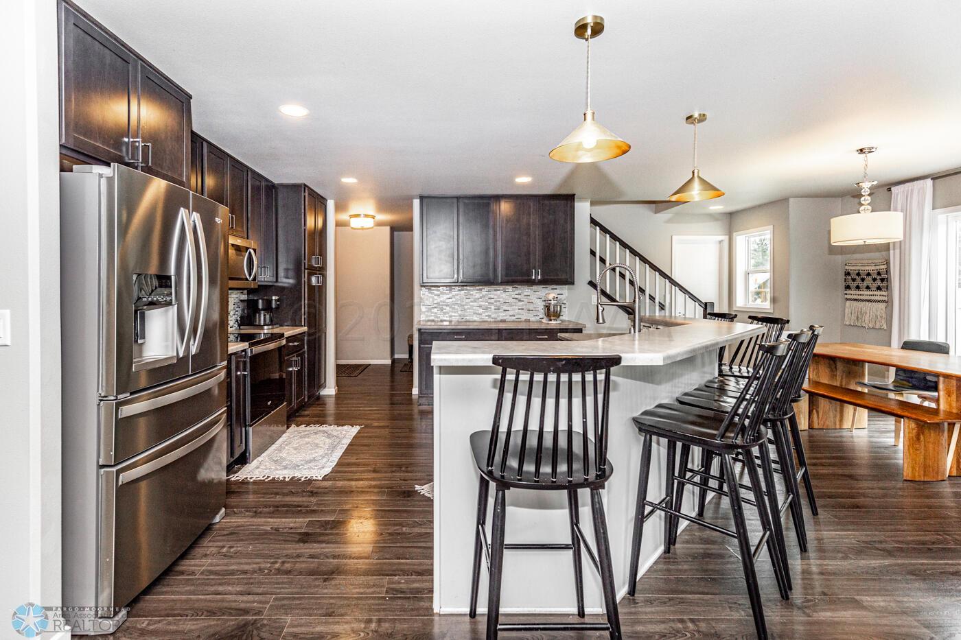Kitchen & Dining