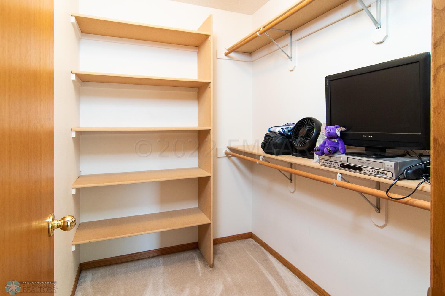 Walk in Closet!!