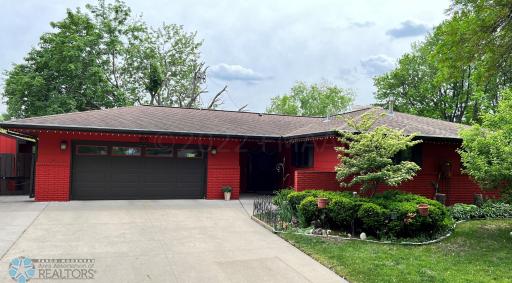 95 S WOODCREST N Drive N, Fargo, ND 58102