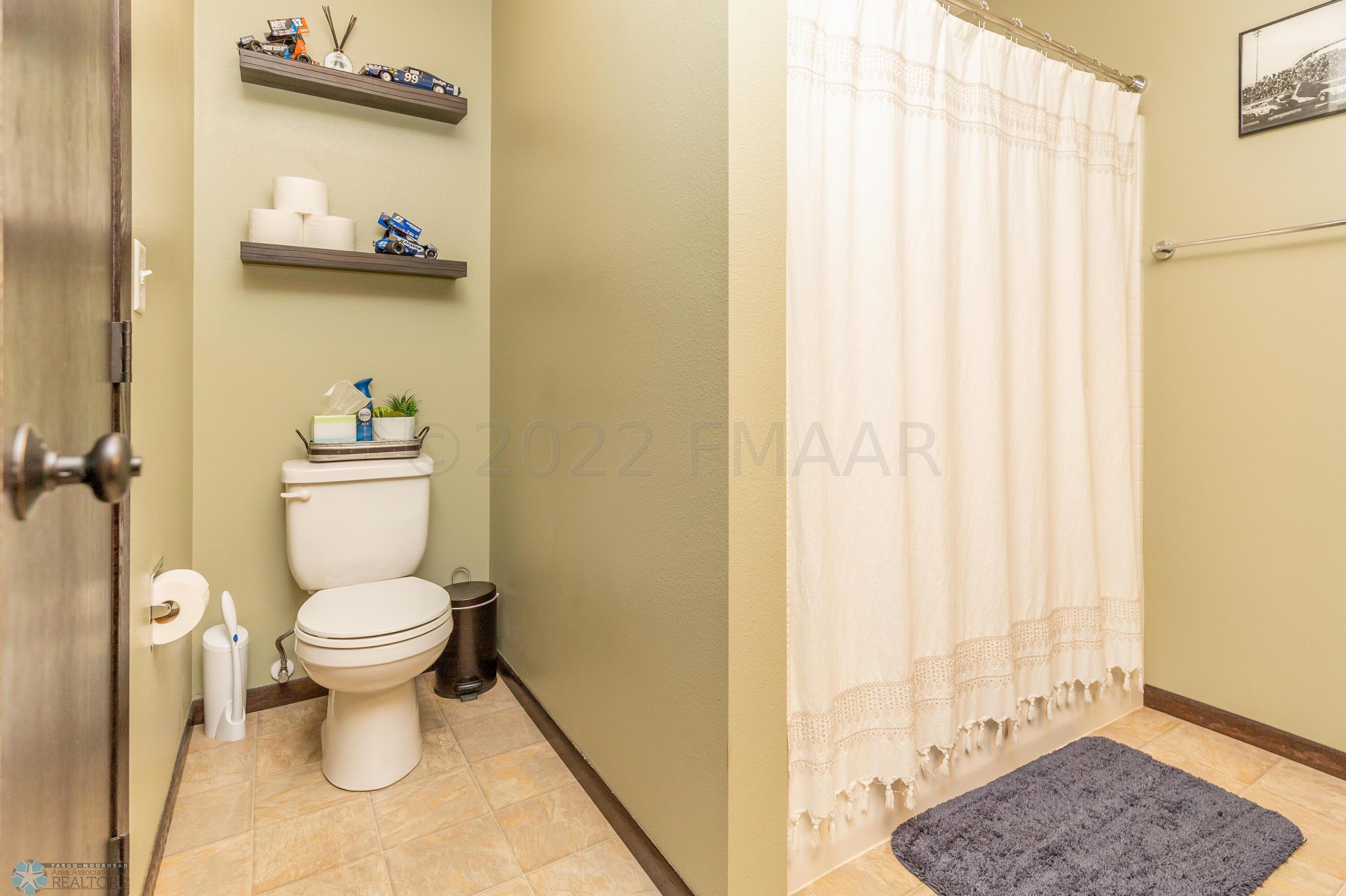 Hollywood Bath-upper