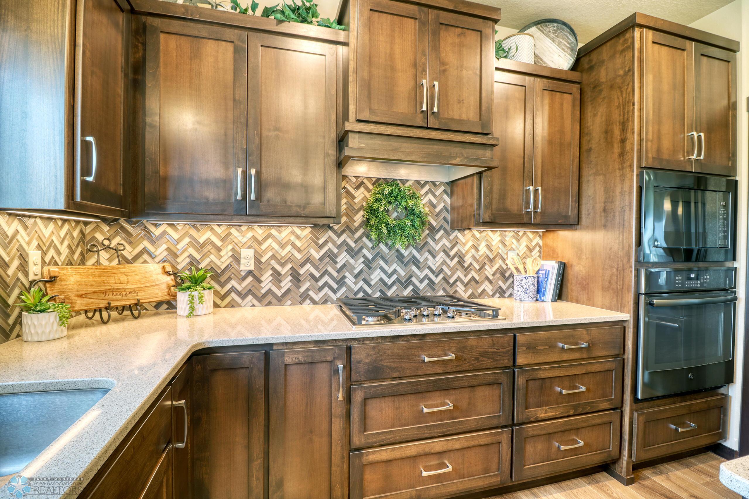 Gas Range / Tiled Backsplash