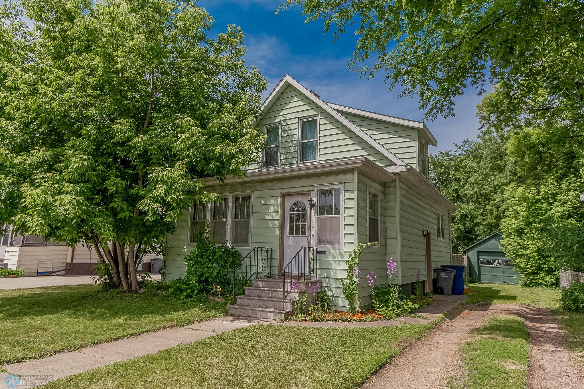 219 11th St N, Moorhead, MN 56560-10