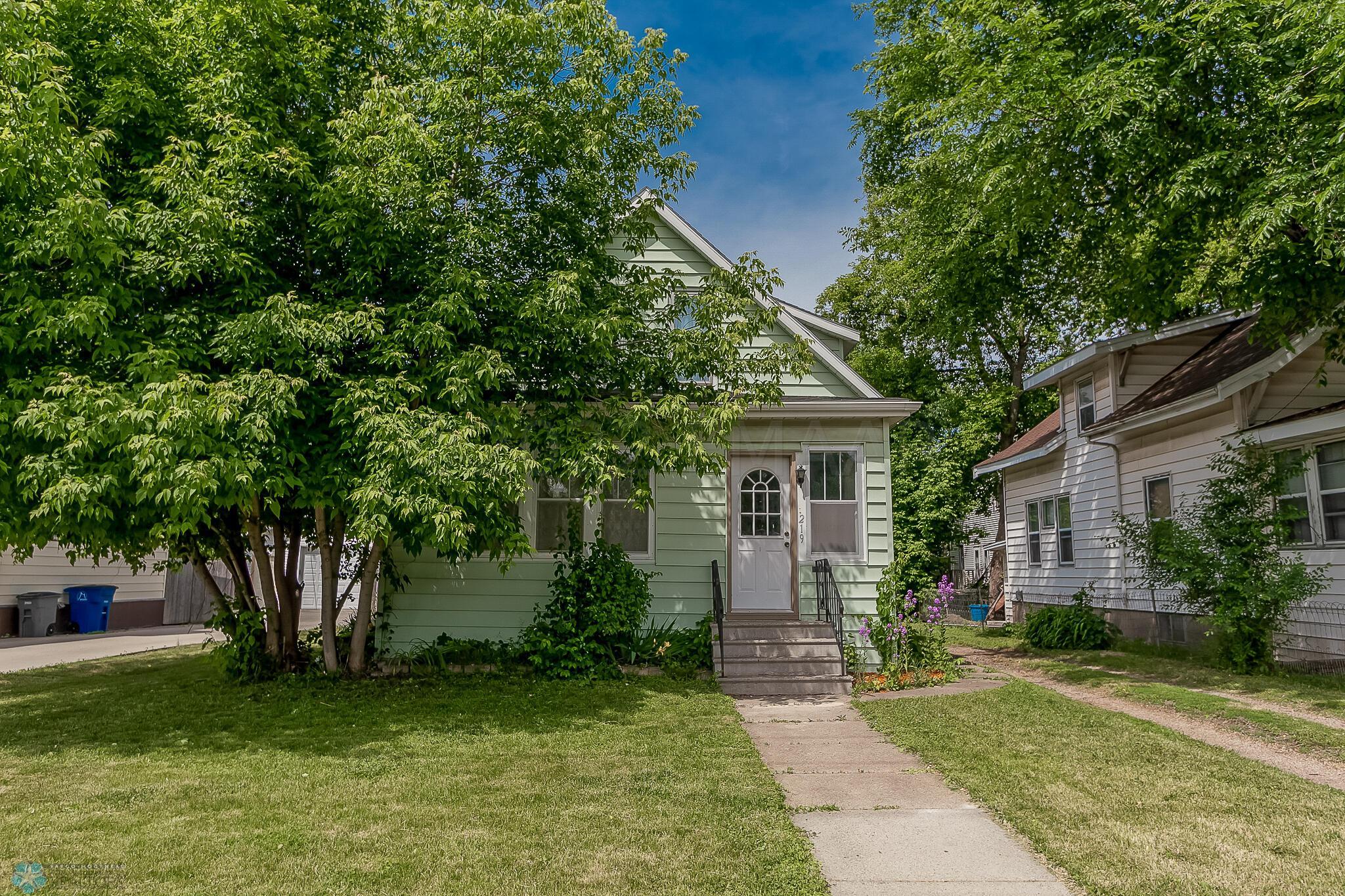219 11th St N, Moorhead, MN 56560-11