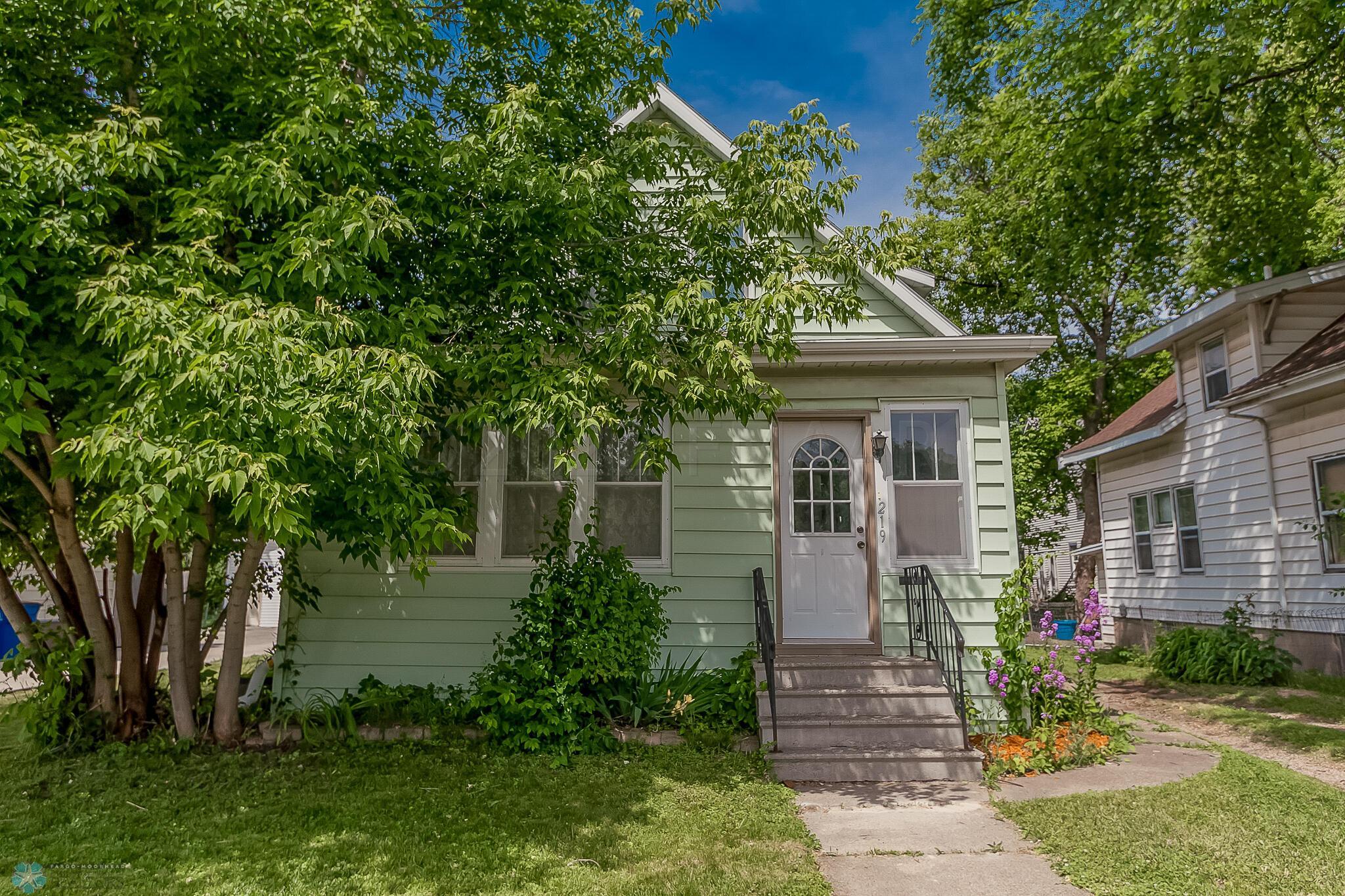 219 11th St N, Moorhead, MN 56560-09
