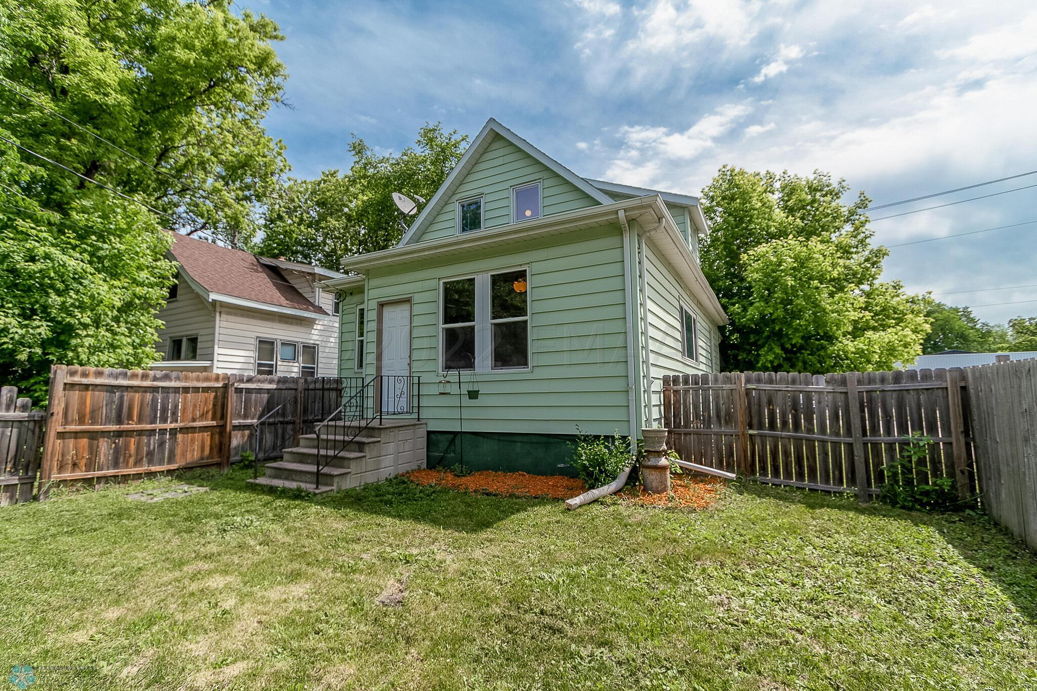 219 11th St N, Moorhead, MN 56560-05