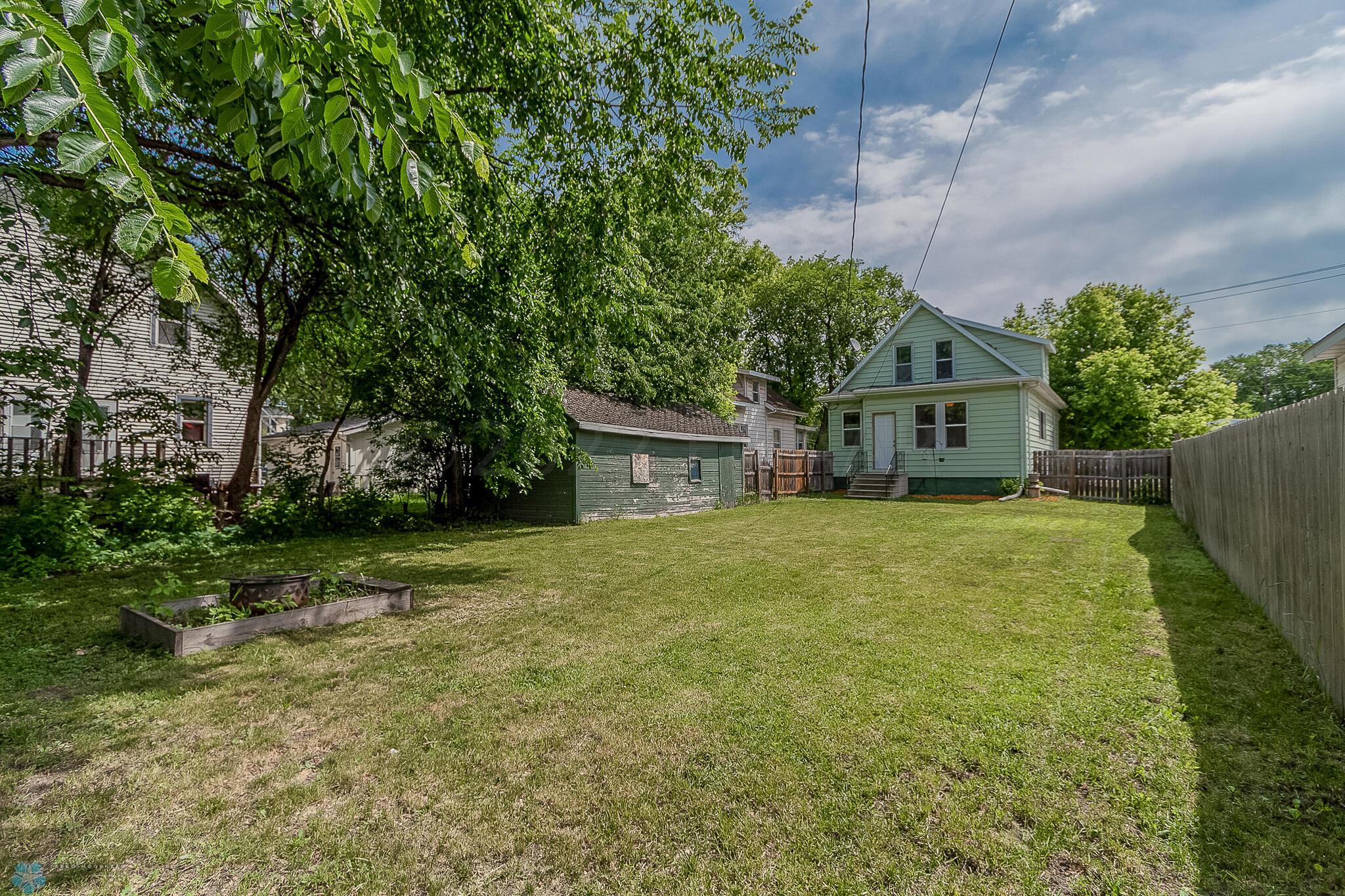 219 11th St N, Moorhead, MN 56560-04