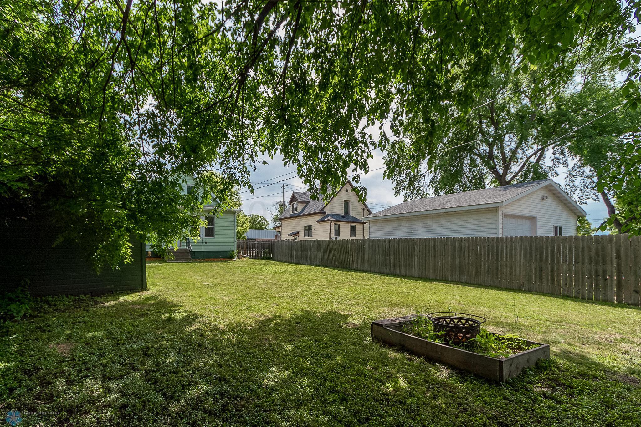 219 11th St N, Moorhead, MN 56560-03