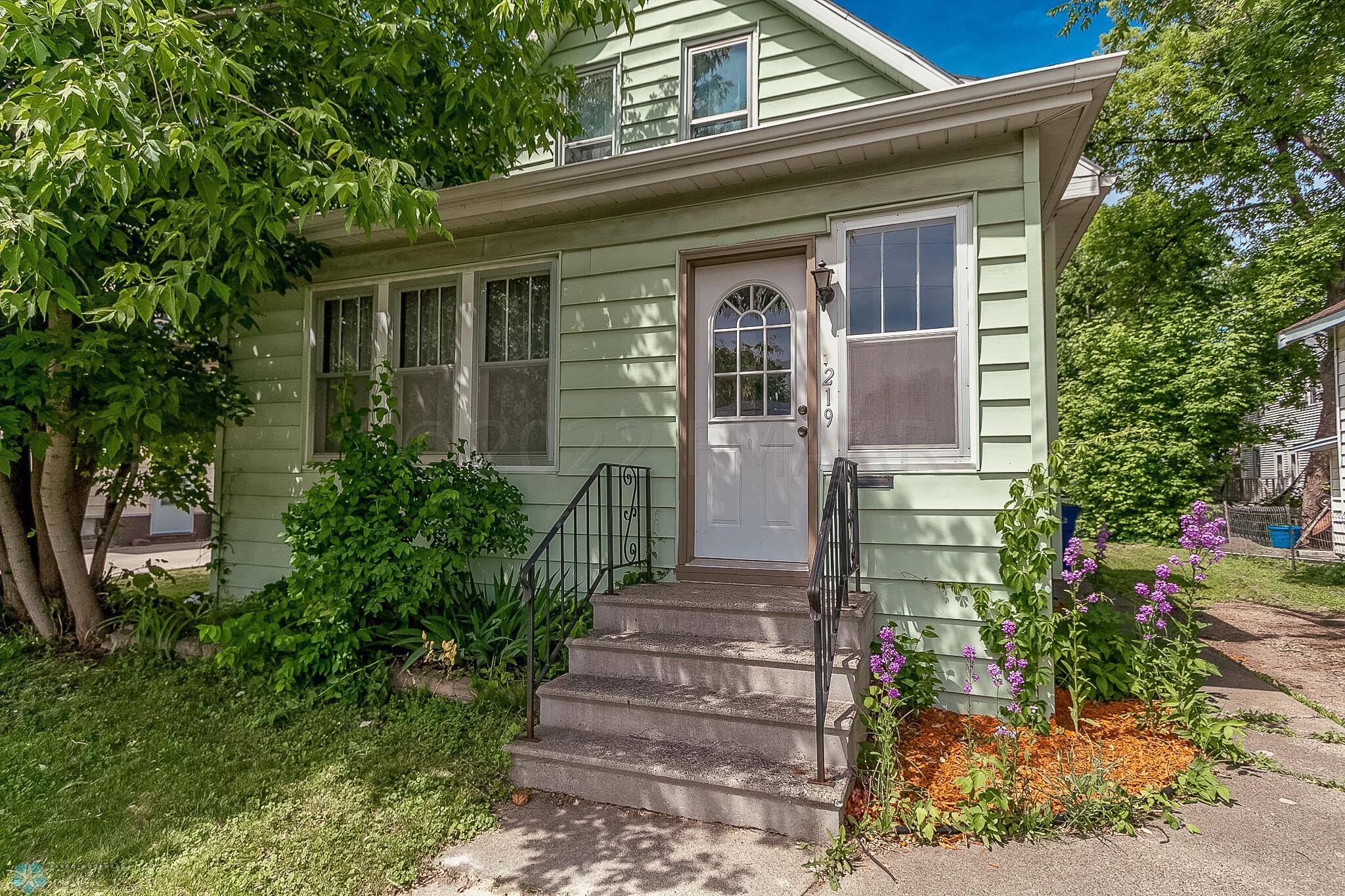 219 11th St N, Moorhead, MN 56560-08