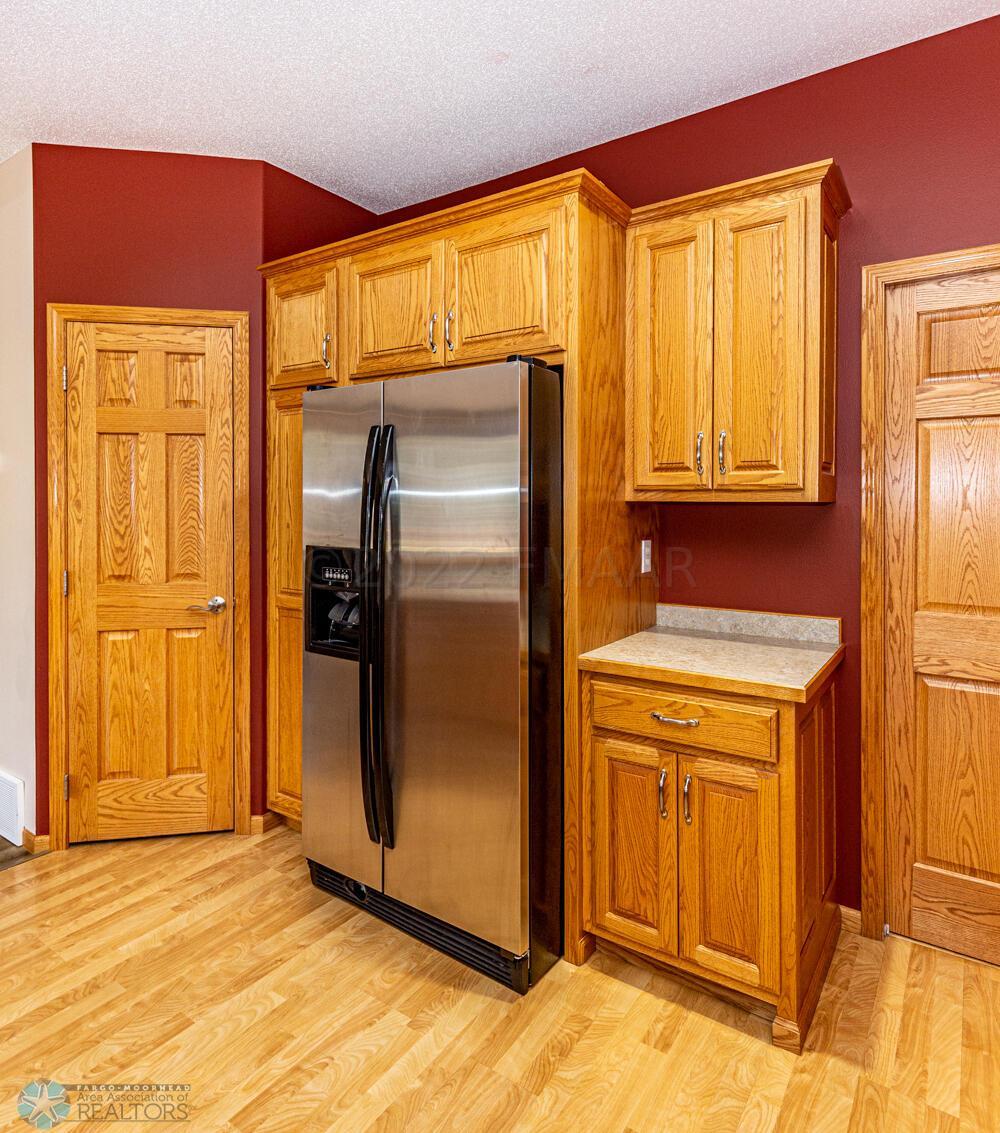 Kitchen w/pantry