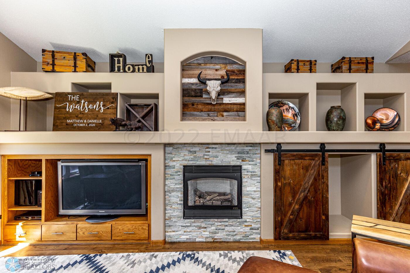 Fireplace & Built ins