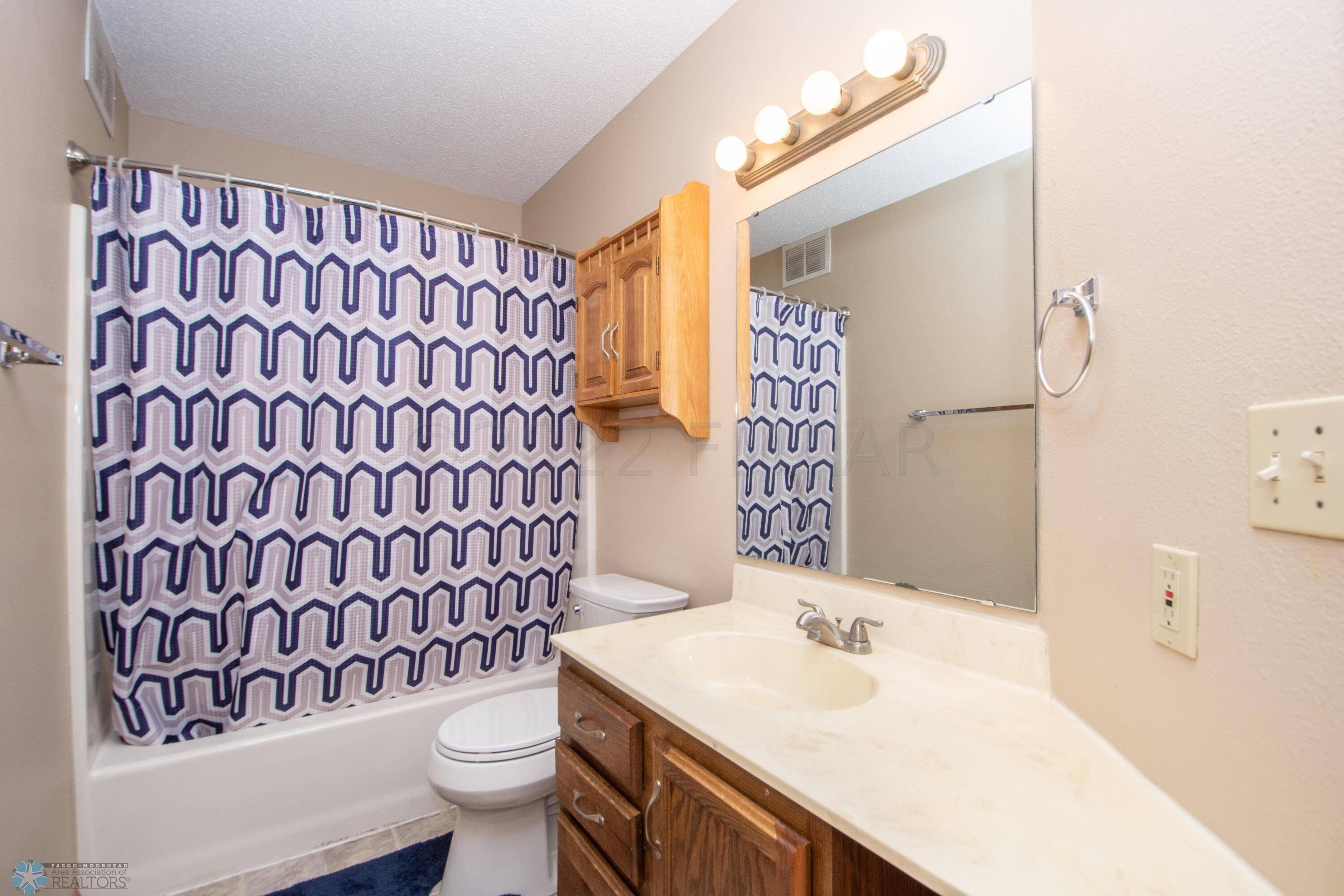 Upper full bathroom