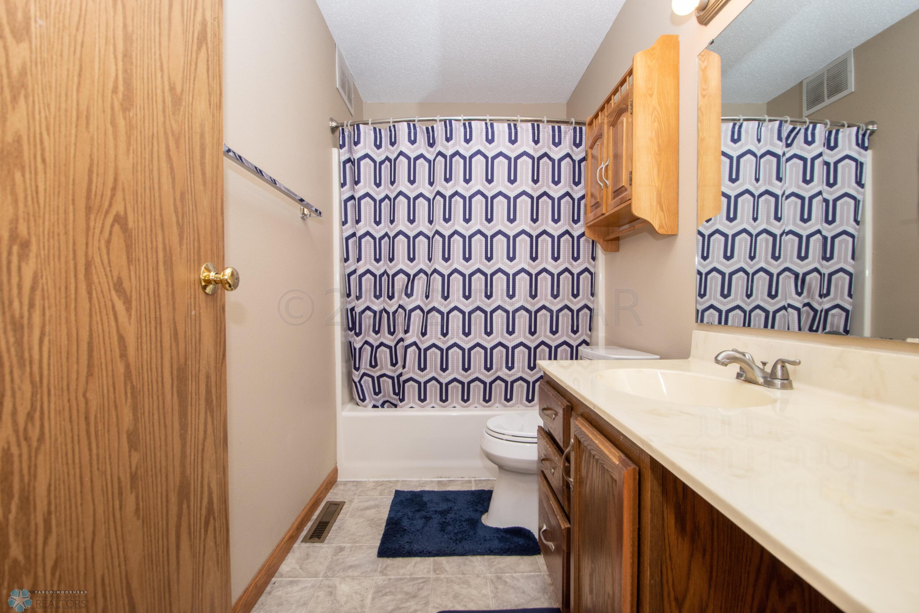 Upper full bathroom