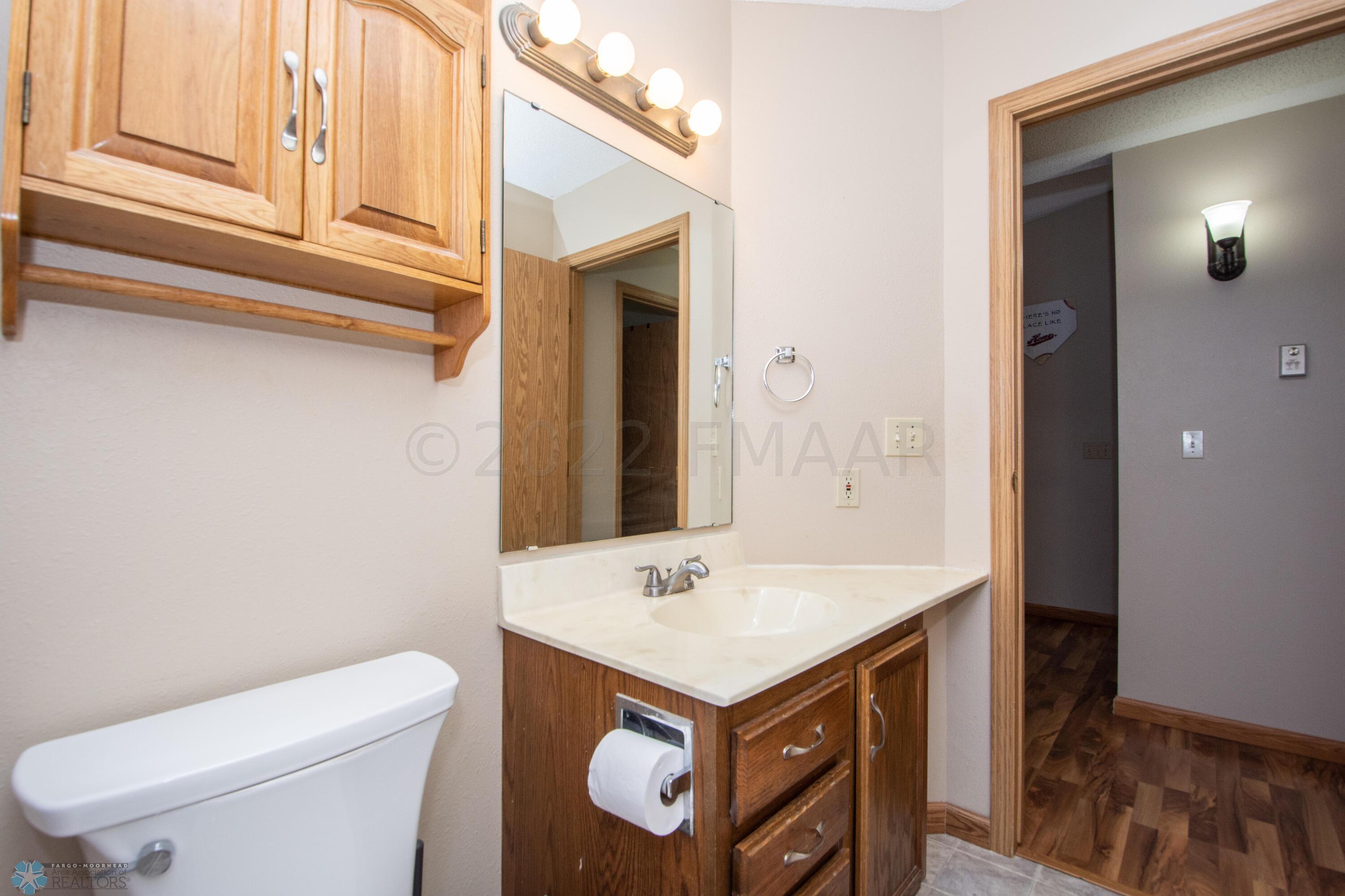 Upper full bathroom