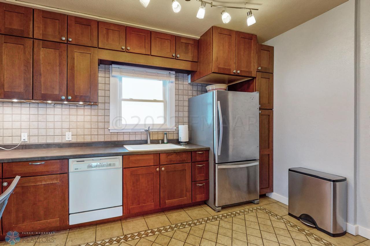 Hommati.com-511_7th_St_S_MN-06-27-2022-6